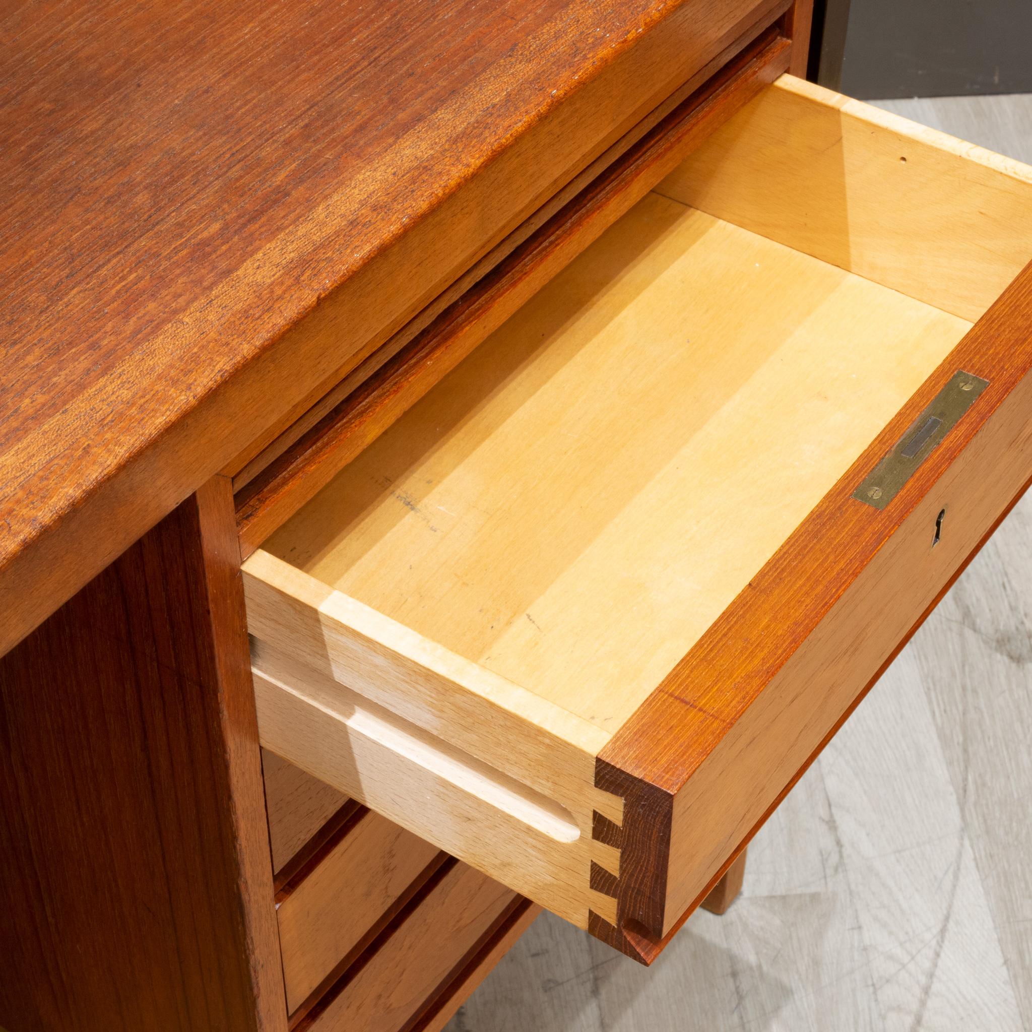 Teak Desk by Peter Hvidt Orla Mølgaard-Nielsen for Søborg Møbelfabrik c.1950 For Sale 1