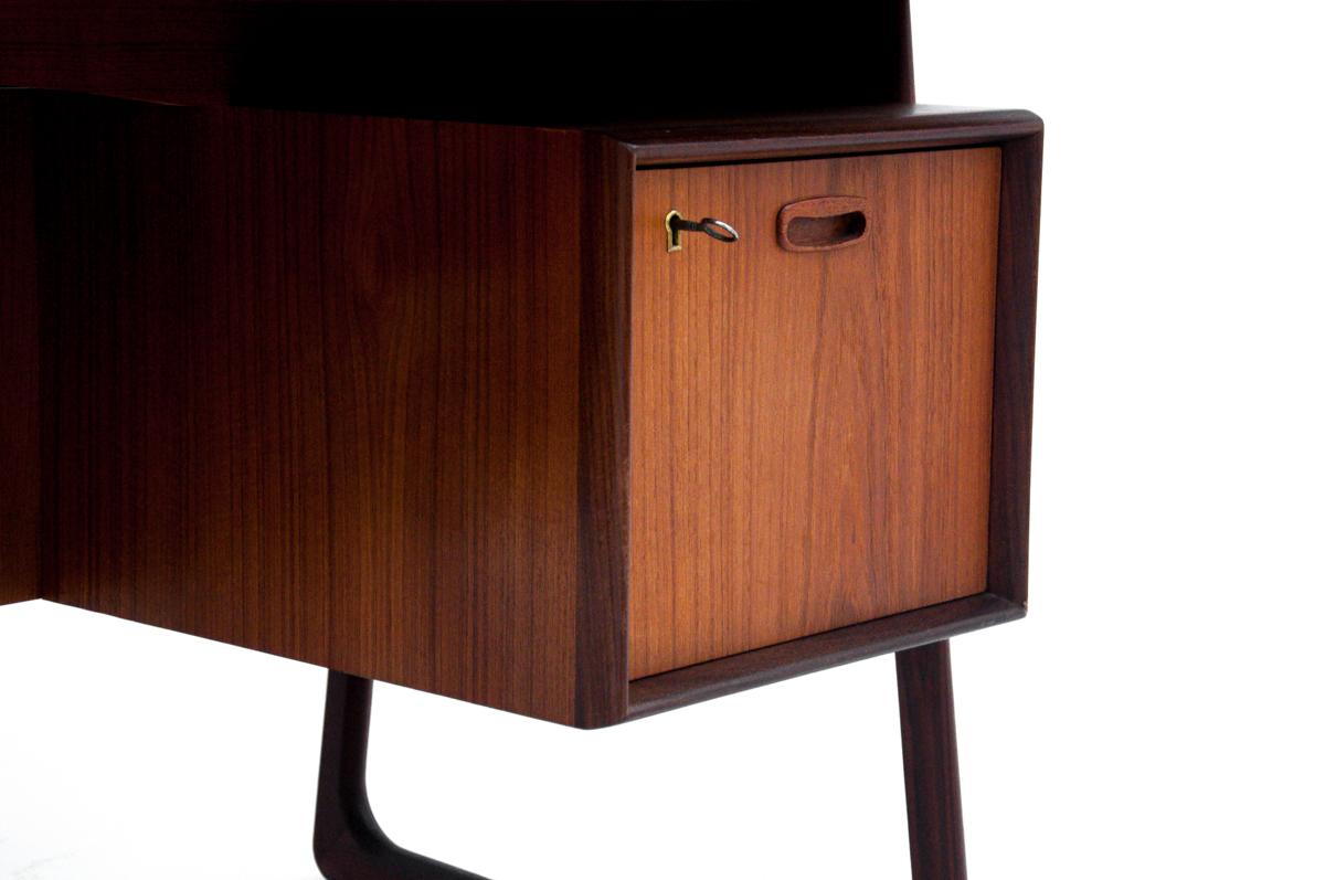 Schreibtisch aus Teakholz, dänisches Design, 1960er Jahre im Angebot 3