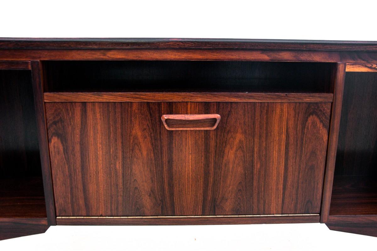 Danish desk from the 1960s

Very good condition.

After Renovation

Wood: teak

Dimensions: H 73 cm / W 130 cm / D. 70.5 cm.
