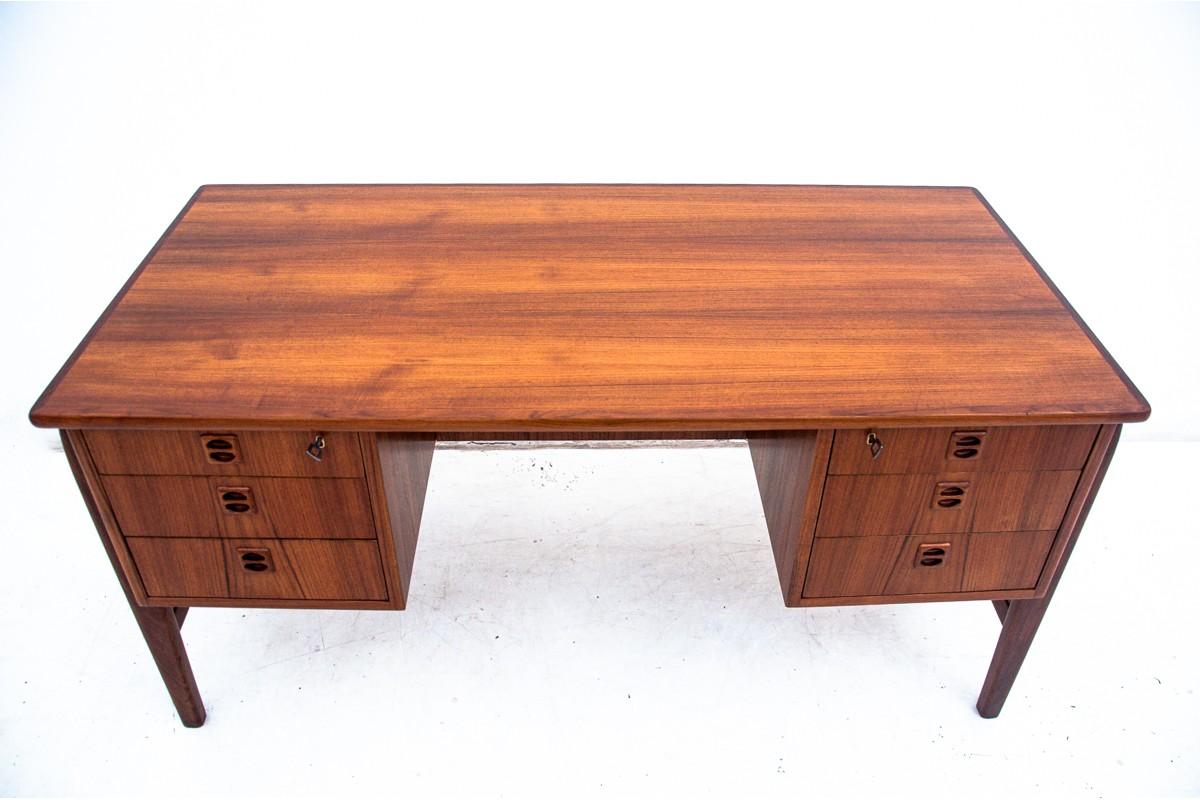 A desk from the 1960s brought from Denmark. The furniture is in very good condition, after professional renovation.
Dimensions: height 75 cm, width 149 cm, depth 73 cm.



 