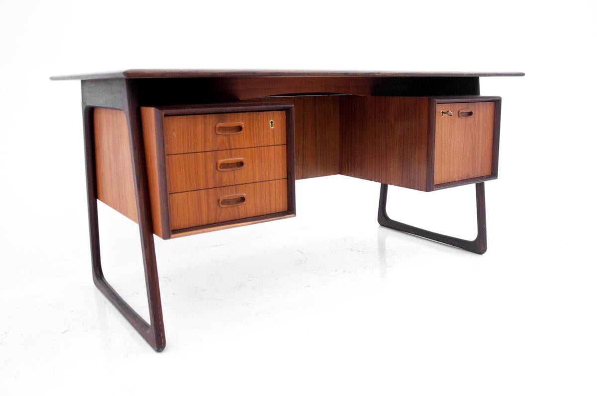 Teak Desk, Danish Design, 1960s In Good Condition For Sale In Chorzów, PL