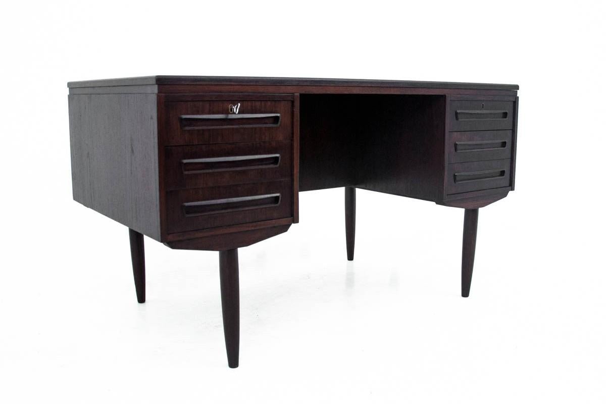 Schreibtisch aus Teakholz, dänisches Design, 1960er Jahre, neu lackiert (Skandinavische Moderne) im Angebot