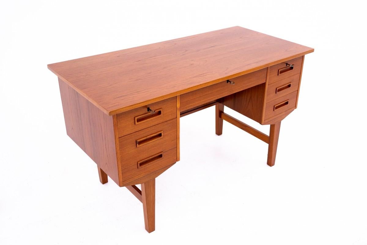 Mid-Century Modern Teak desk, Denmark, 1960s. For Sale