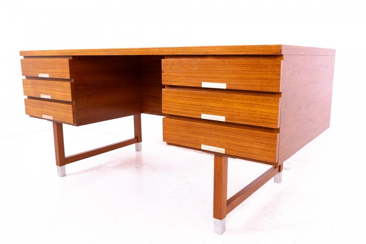 Danois Bureau en teck, Eigil Petersens Mobelfabrik, Danemark, années 1960. Après la rénovation. en vente