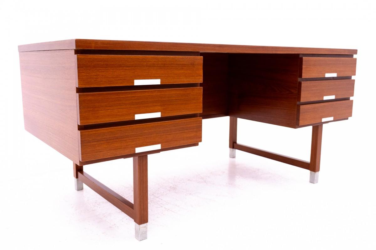 Scandinave moderne Bureau en teck, Eigil Petersens Mobelfabrik, Danemark, années 1970. Après la rénovation.