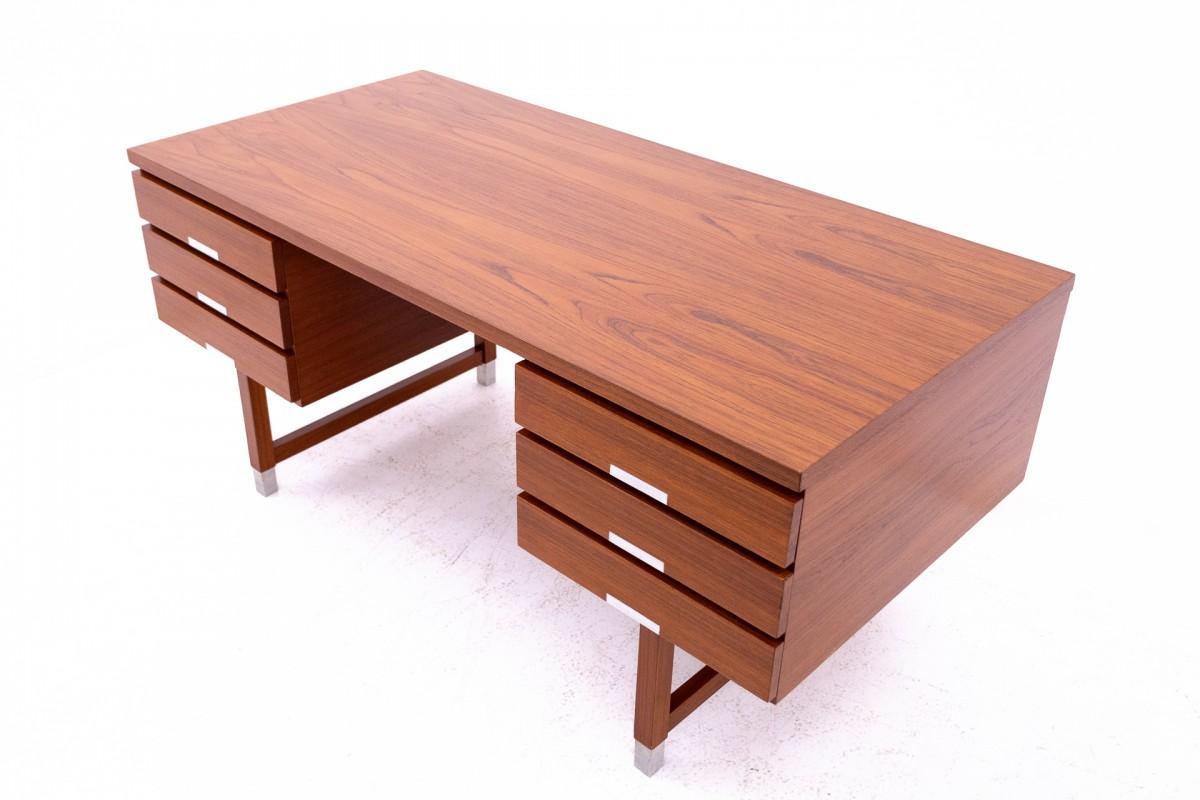Danois Bureau en teck, Eigil Petersens Mobelfabrik, Danemark, années 1970. Après la rénovation.