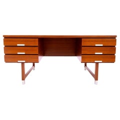 Teak Desk, Eigil Petersens Mobelfabrik, Denmark, 1970s. After renovation.
