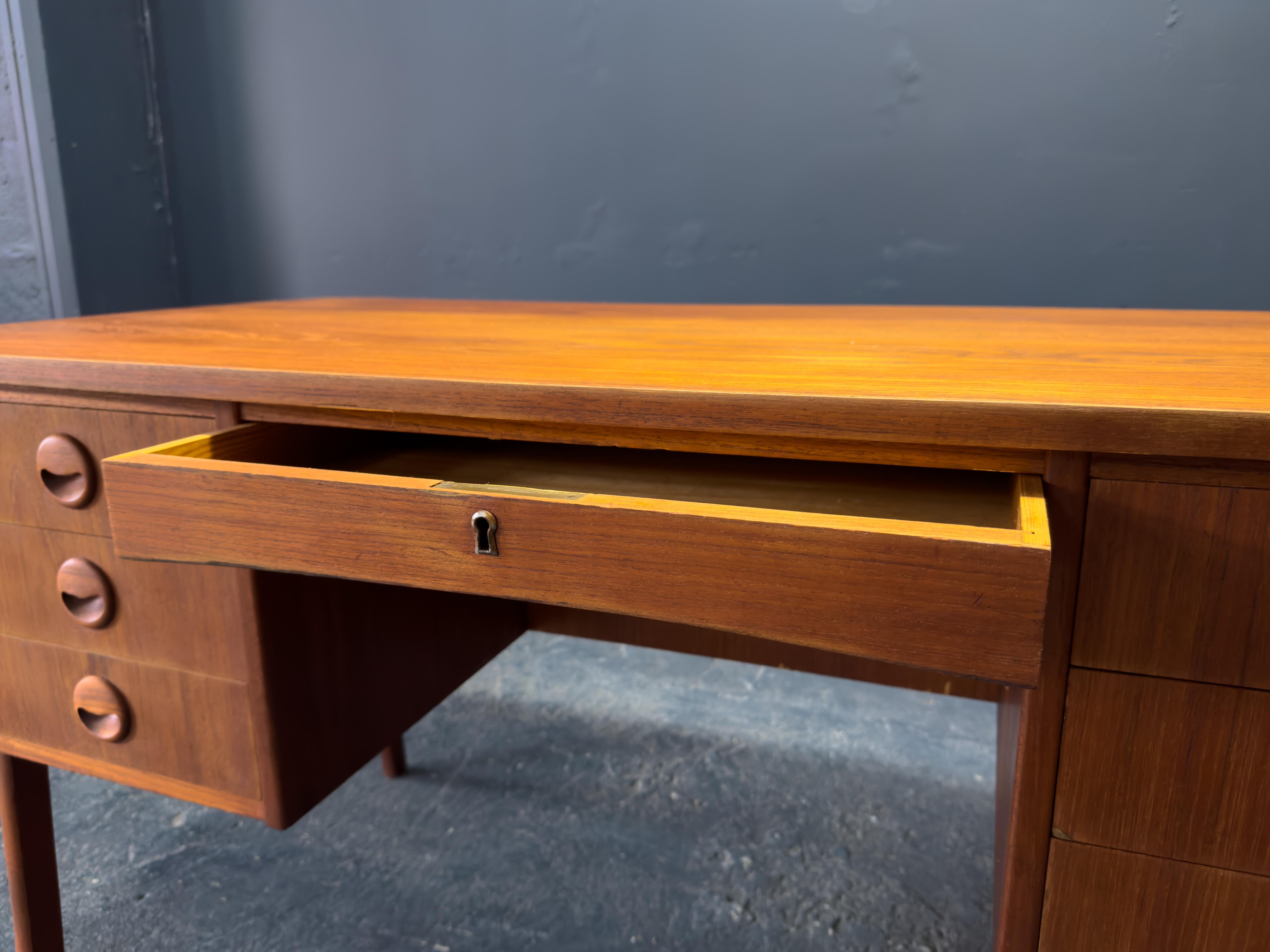 Scrivania in teak in vendita 4