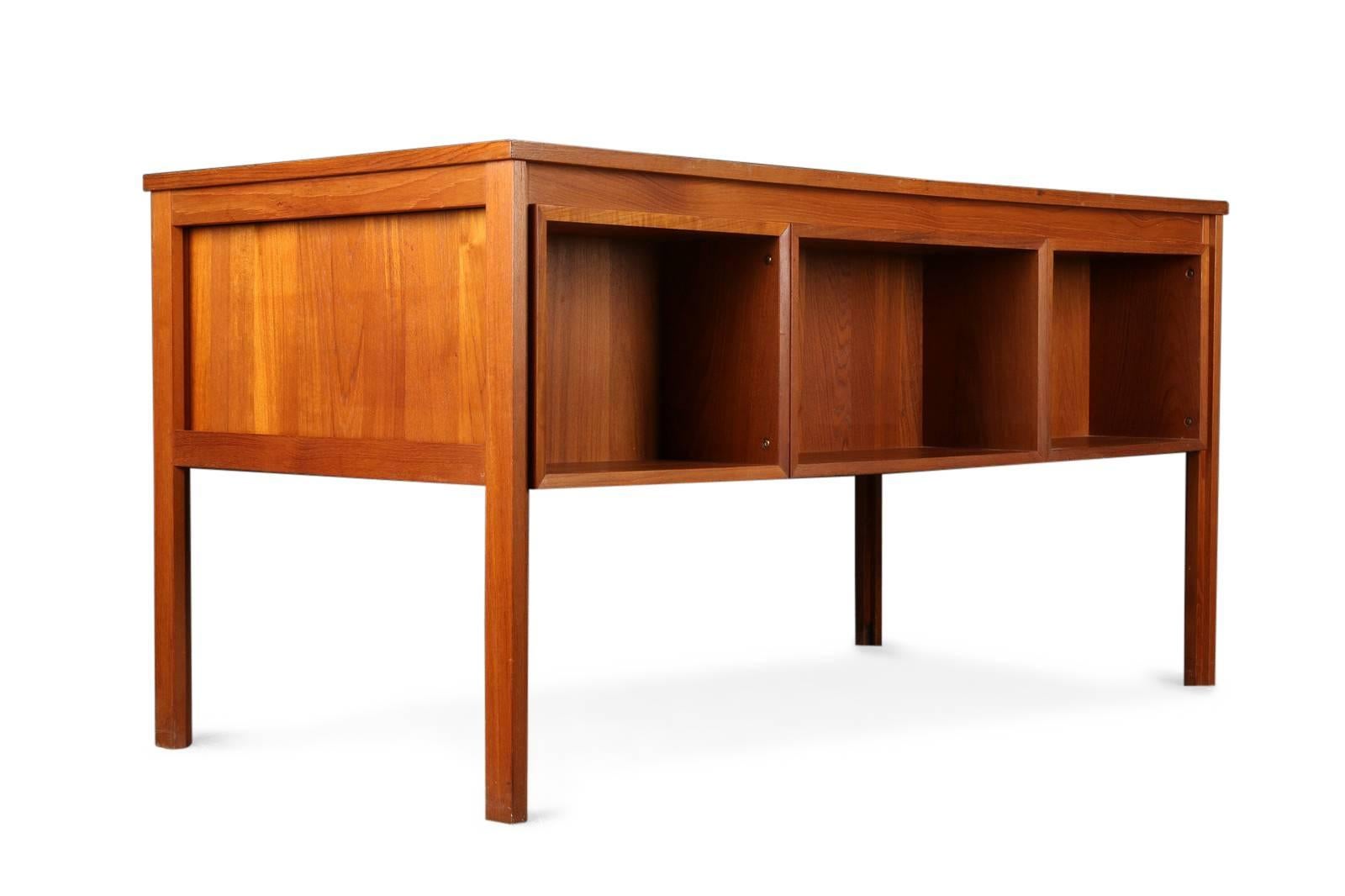 Teak table, 1960s redened teak wood desk, 1960s. Measures: H 71.5, 140 x 70 cm. Traces of use.