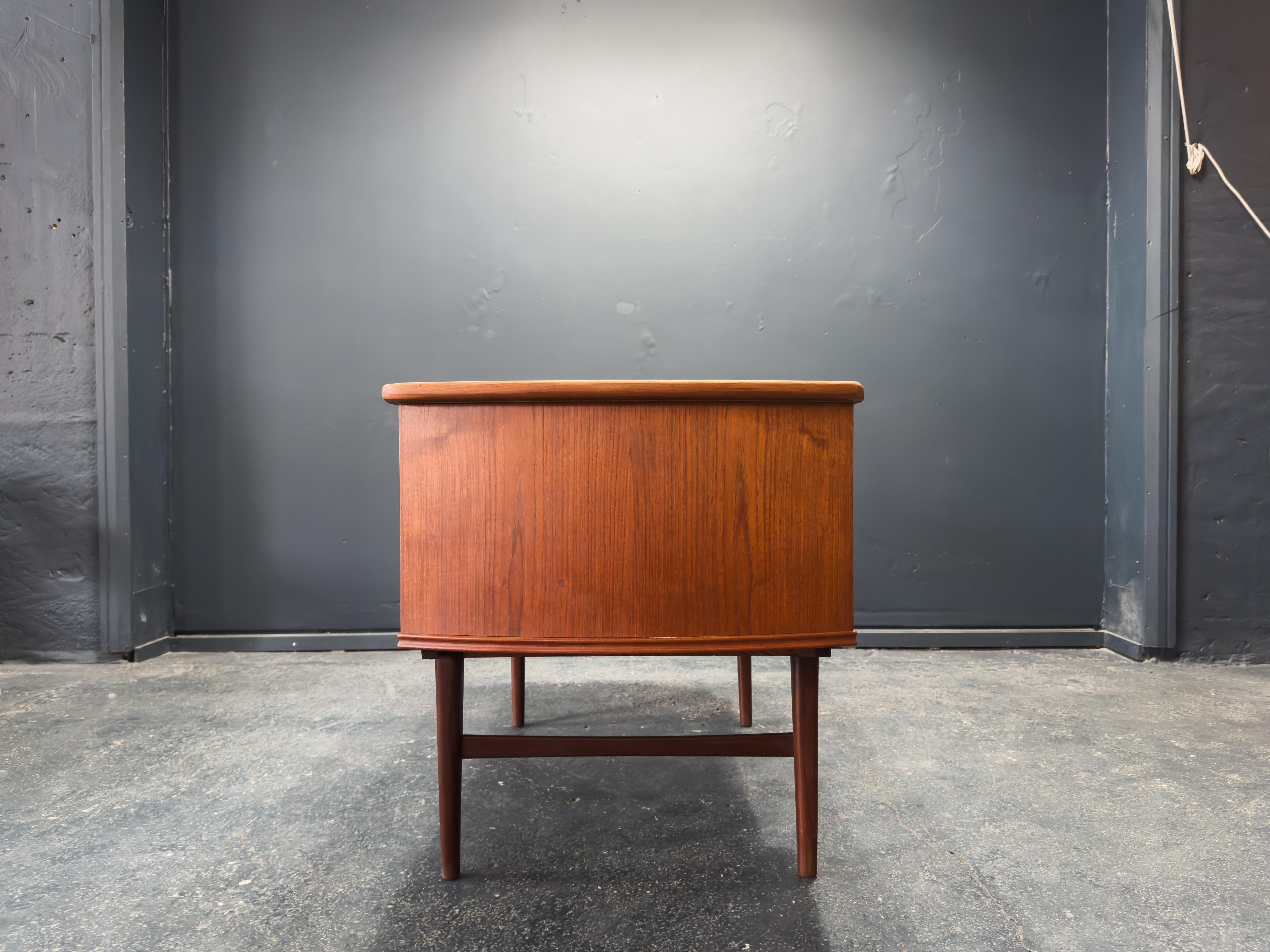 XX secolo Scrivania in teak in vendita