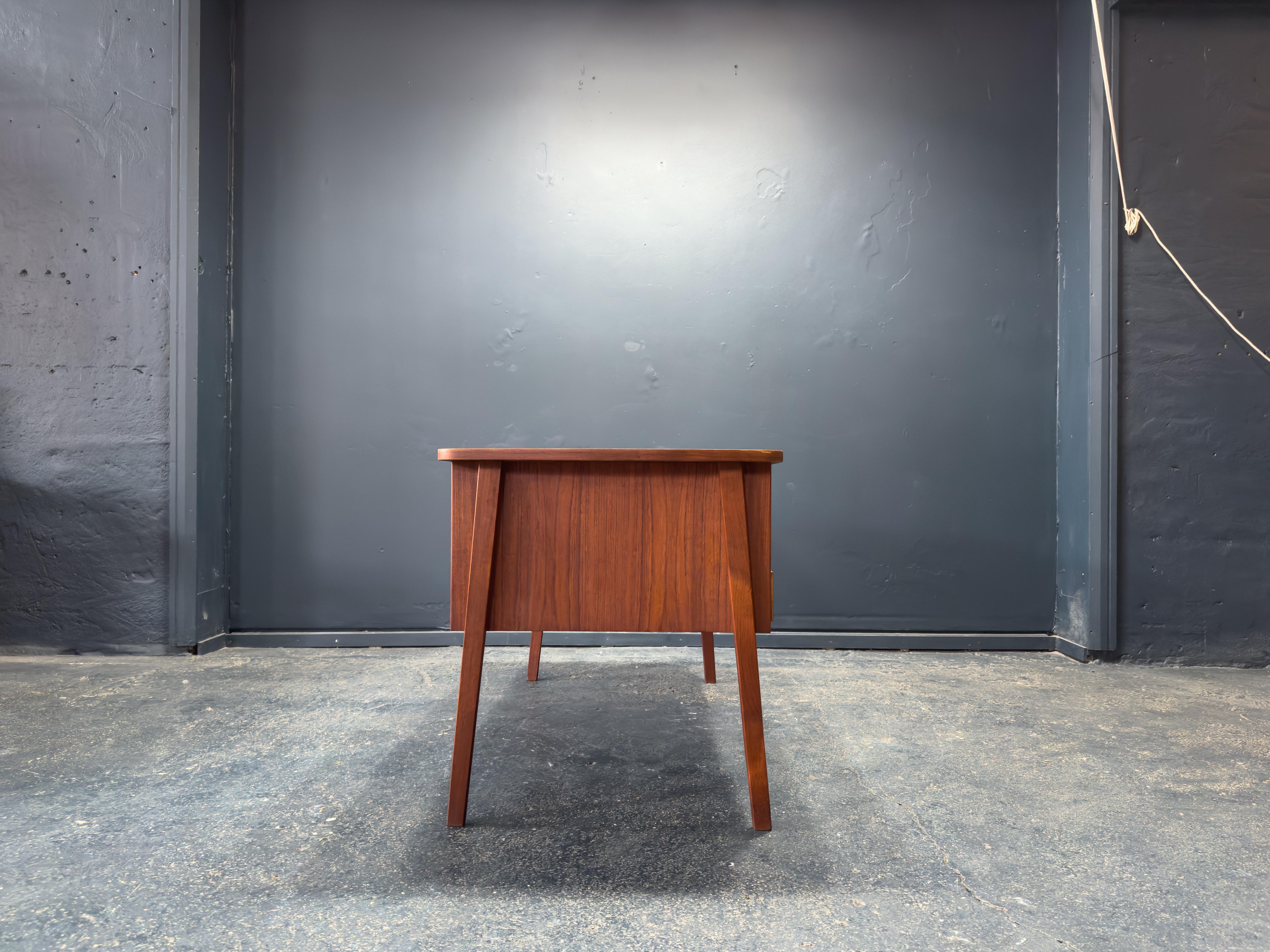 Teak Scrivania in teak in vendita