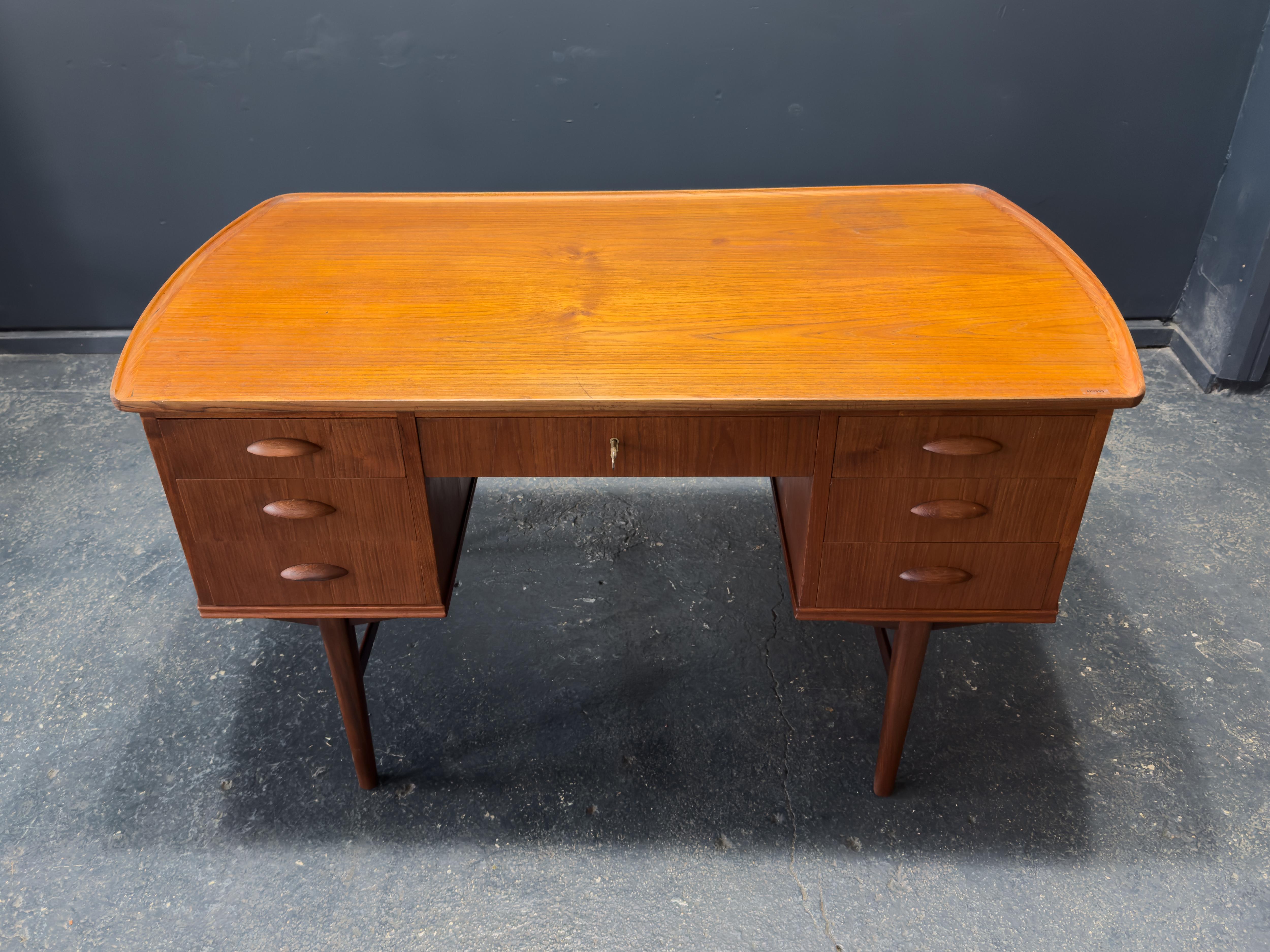 Scrivania in teak in vendita 1