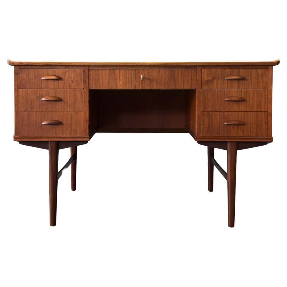 Desk Made In Teak From 1960s For Sale at 1stDibs