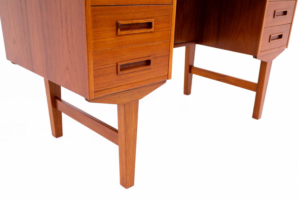 Teak desk, mid-century modern, Denmark, 1960s. After renovation. For Sale 4