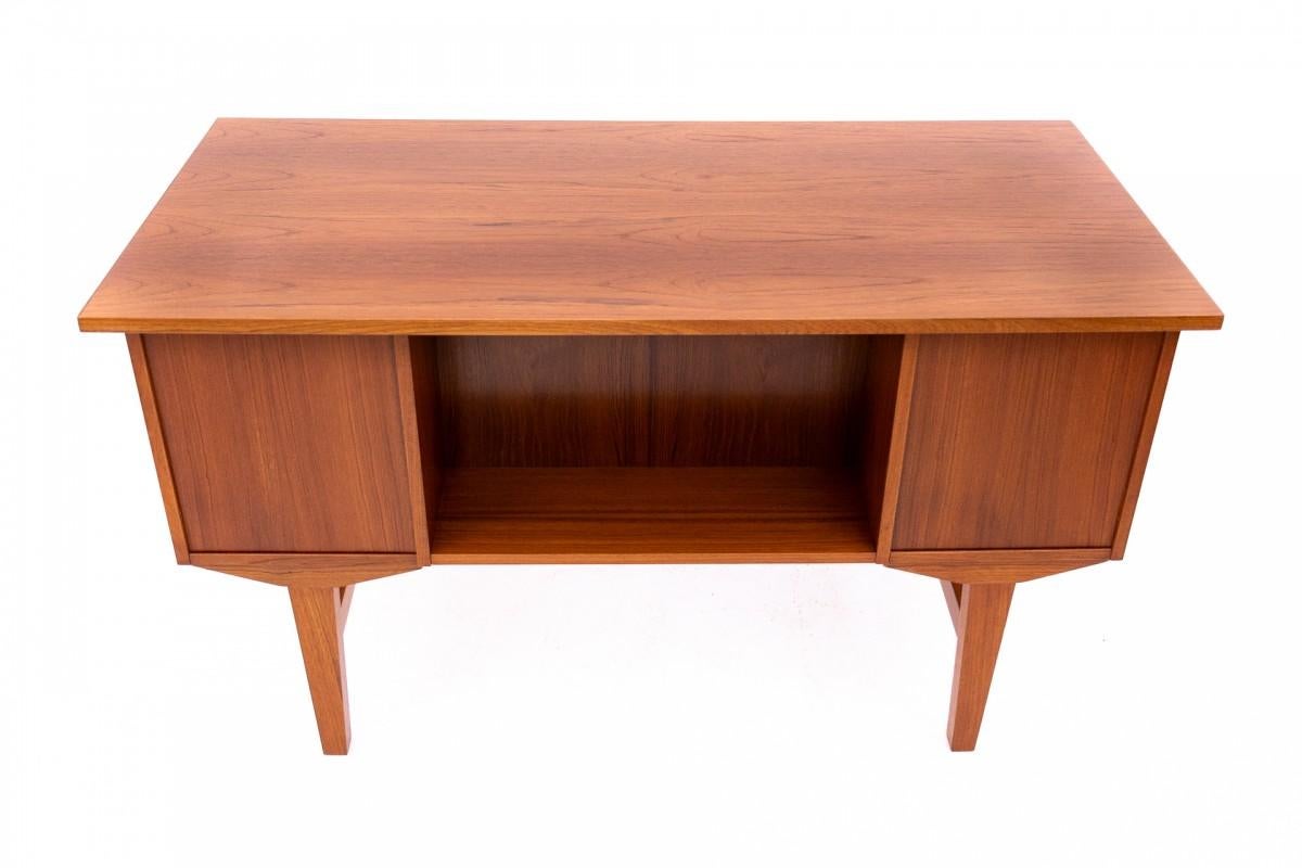 Teak desk, mid-century modern, Denmark, 1960s. After renovation. For Sale 5