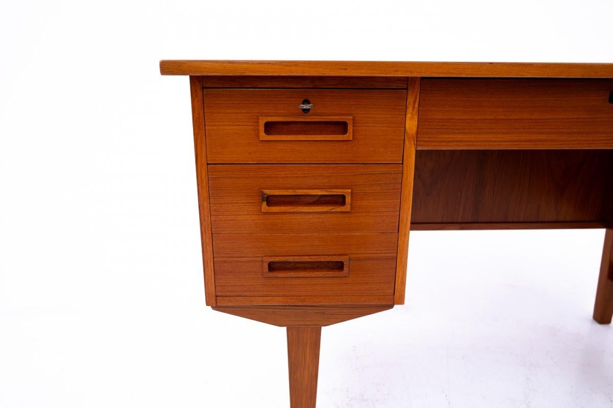 Teak desk, mid-century modern, Denmark, 1960s. After renovation. For Sale 2