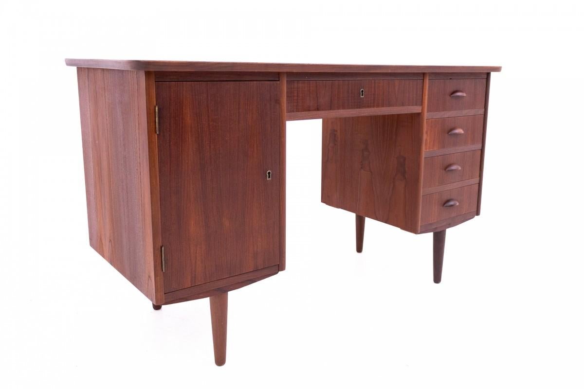 Mid-Century Modern Teak desk, mid-century modern, Denmark, 1960s. For Sale