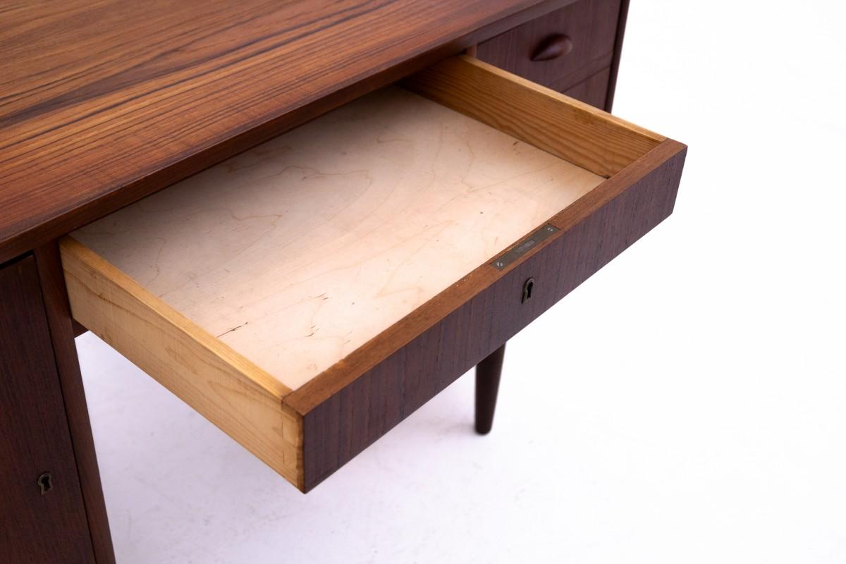 Teak desk, mid-century modern, Denmark, 1960s. In Good Condition For Sale In Chorzów, PL
