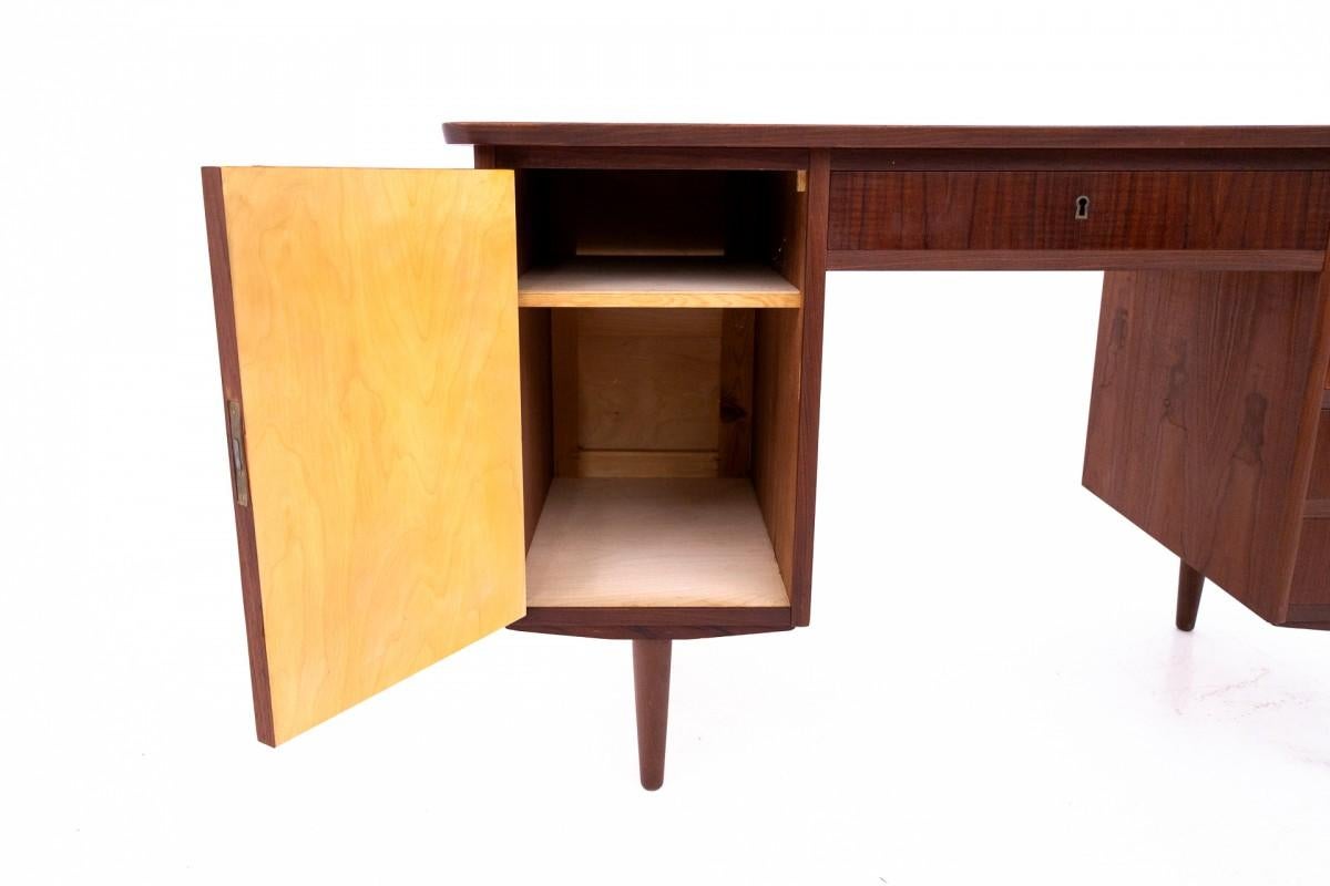 Teak desk, mid-century modern, Denmark, 1960s.  For Sale 1