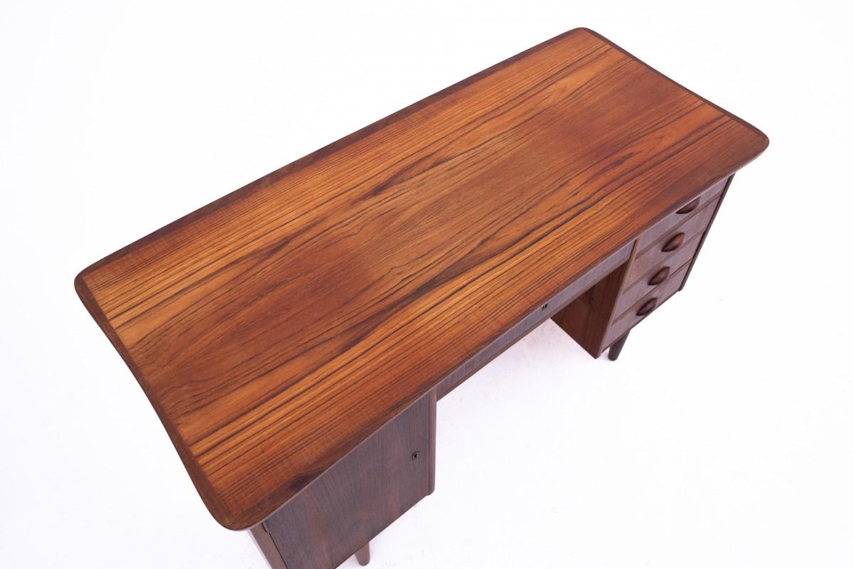 Teak desk, mid-century modern, Denmark, 1960s. For Sale 1