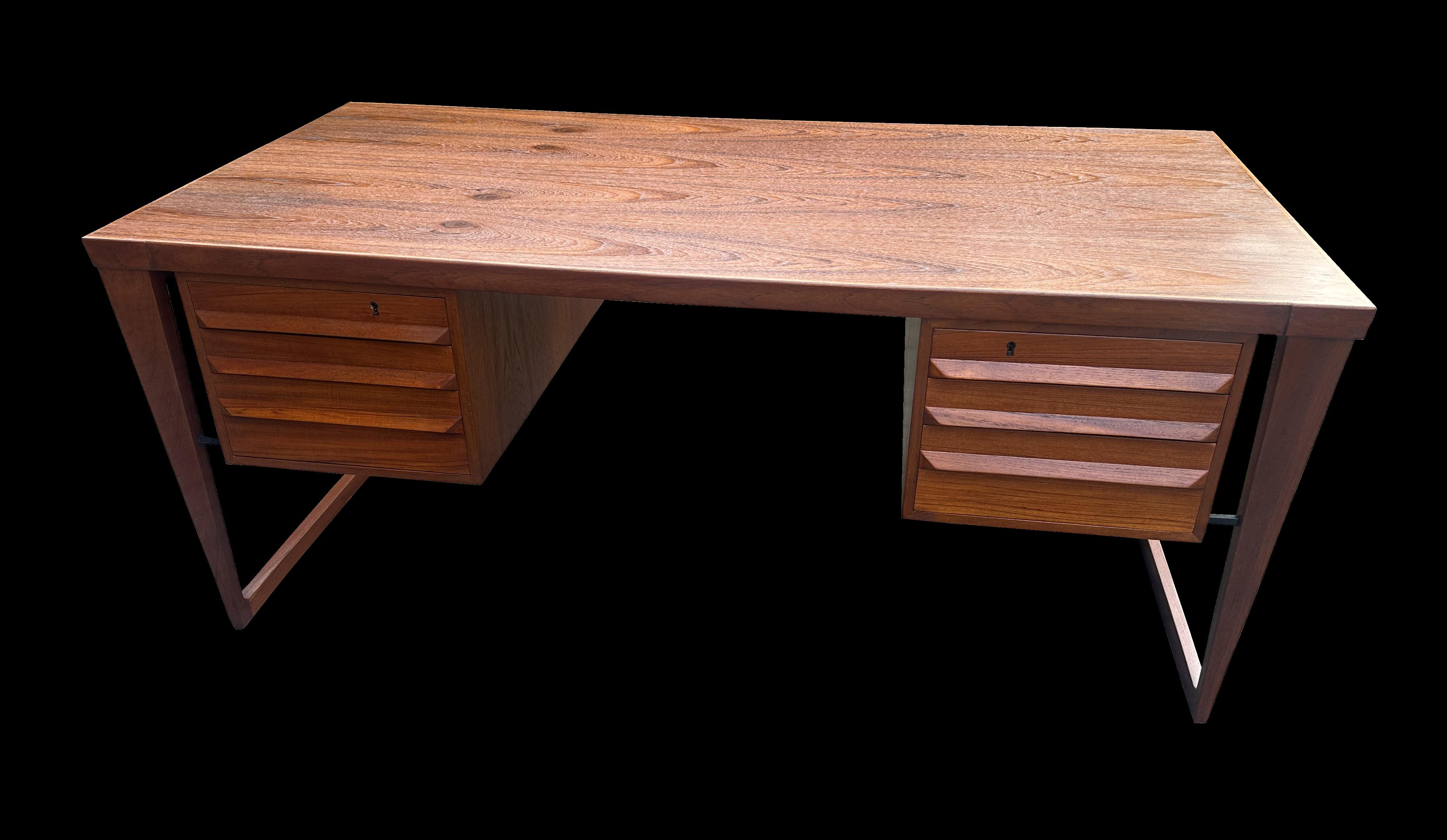 An excellent example of this desk from Kai Kristiansen, produced by Feldballes Møbelfabrik in the 1960's