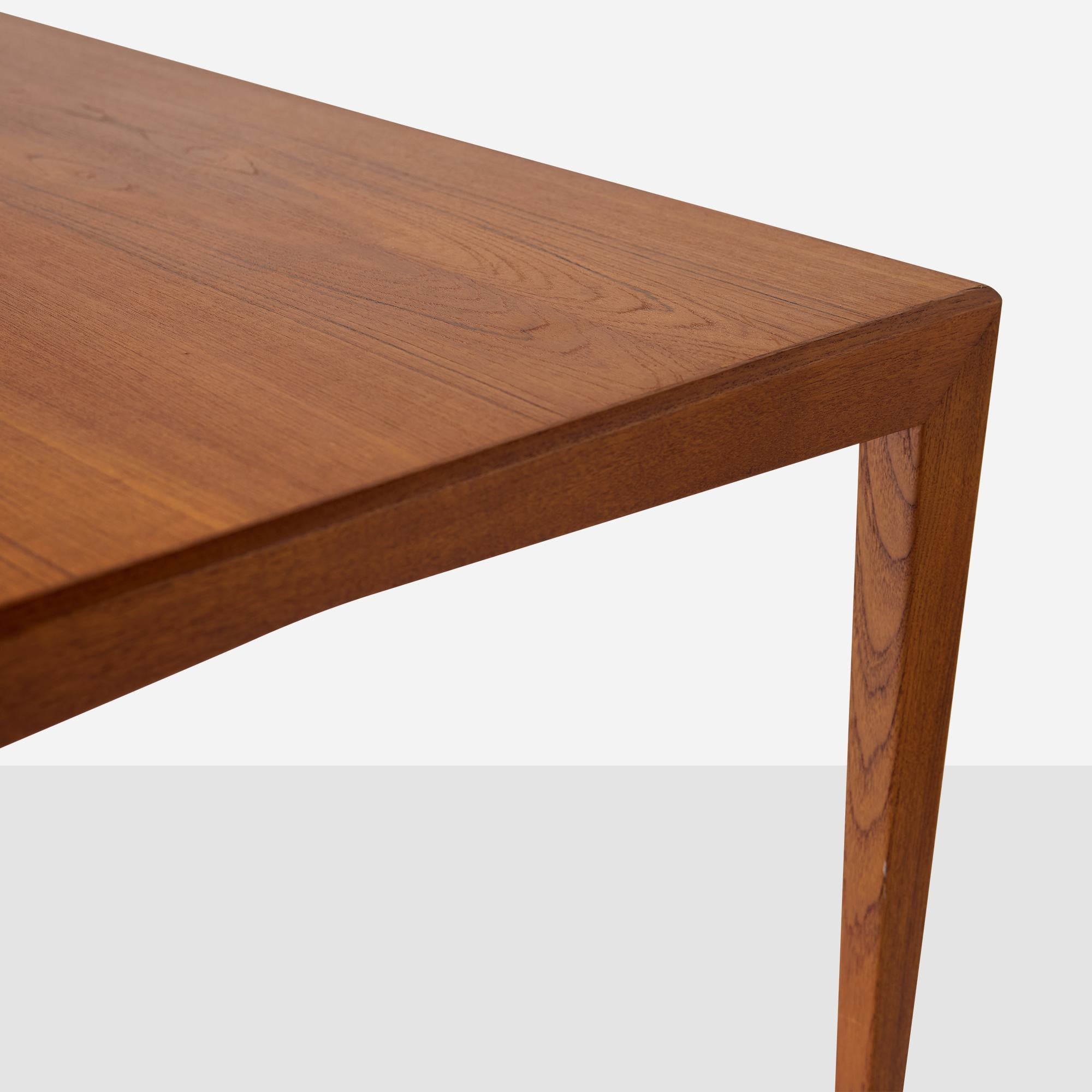 Bureau en teck avec insert en cuir par Atvidabergs Snickerifabrik en vente 1
