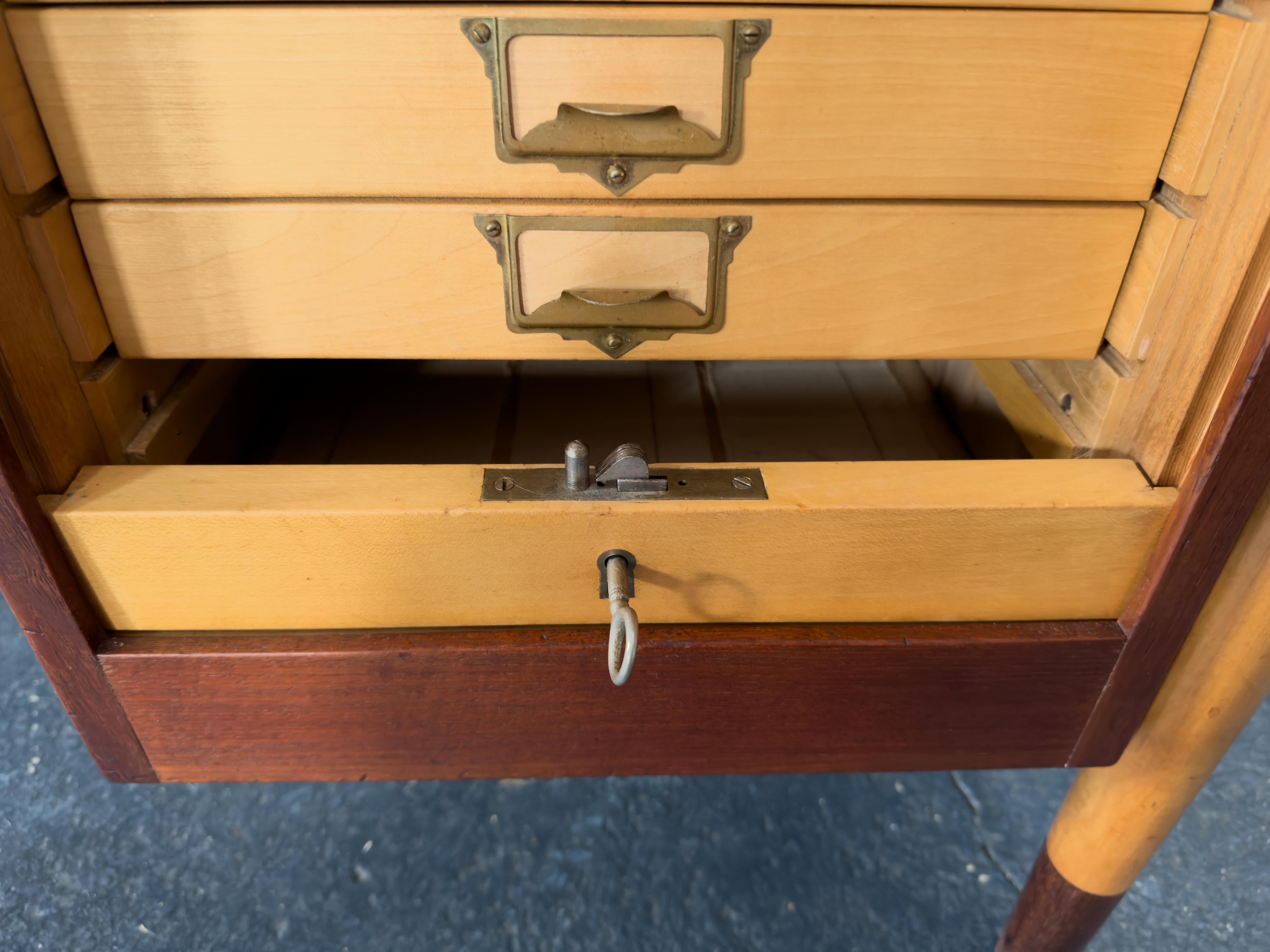 Scrivania in teak con unità a tamburo in vendita 8