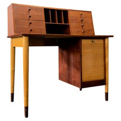 Escritorio de teca con mueble de persiana