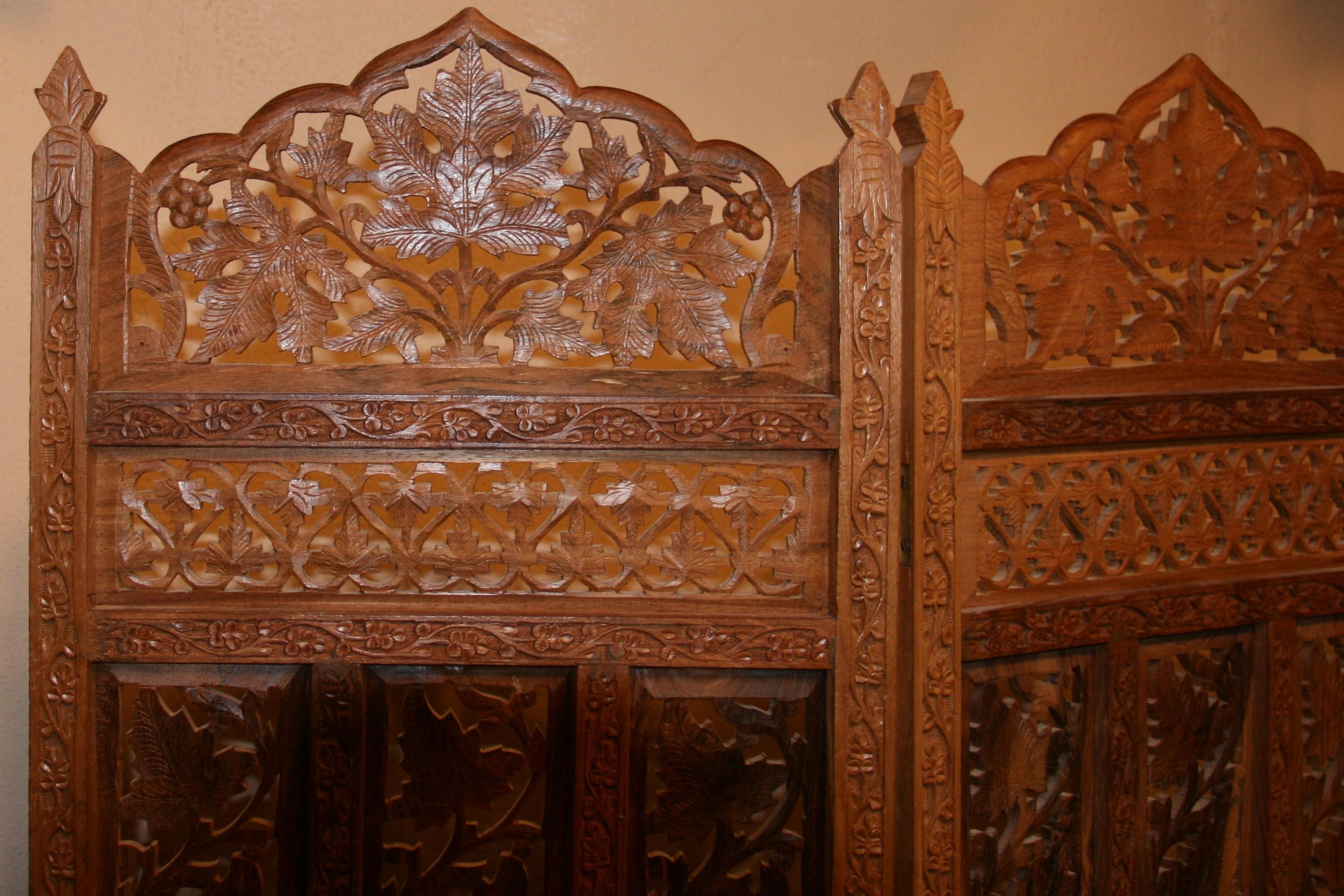 Teak Detailed Carved Three Panel Room Screen In Good Condition For Sale In Douglas Manor, NY