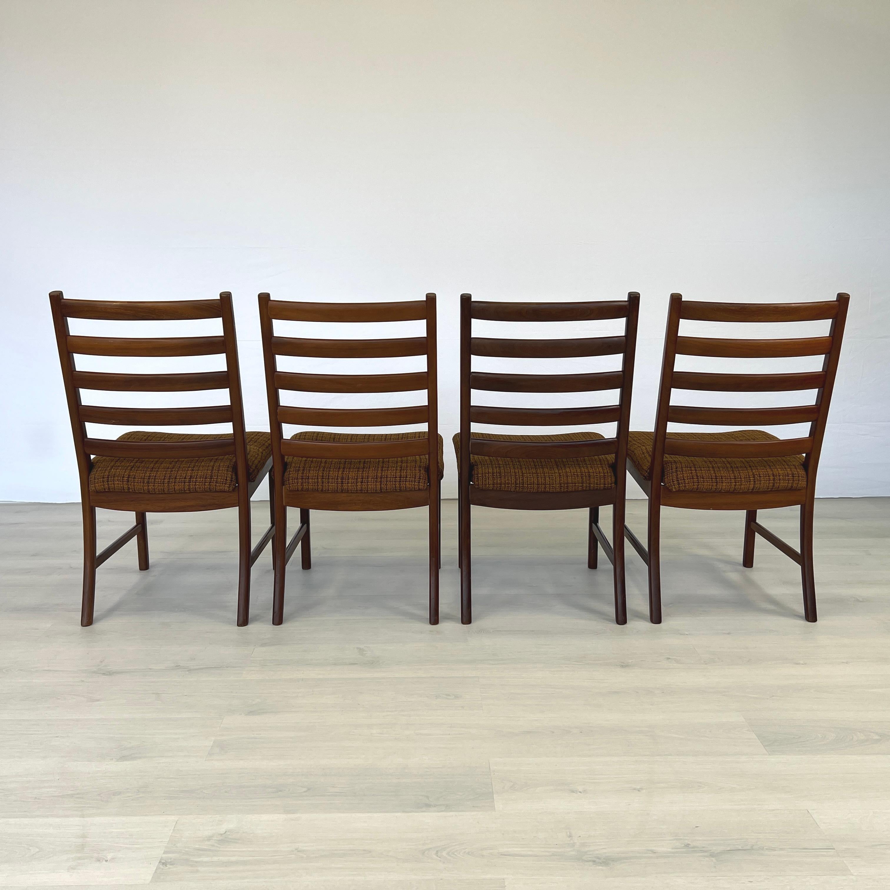 XX secolo Sedie da pranzo in teak di White & Newton - Set di 4 pezzi in vendita