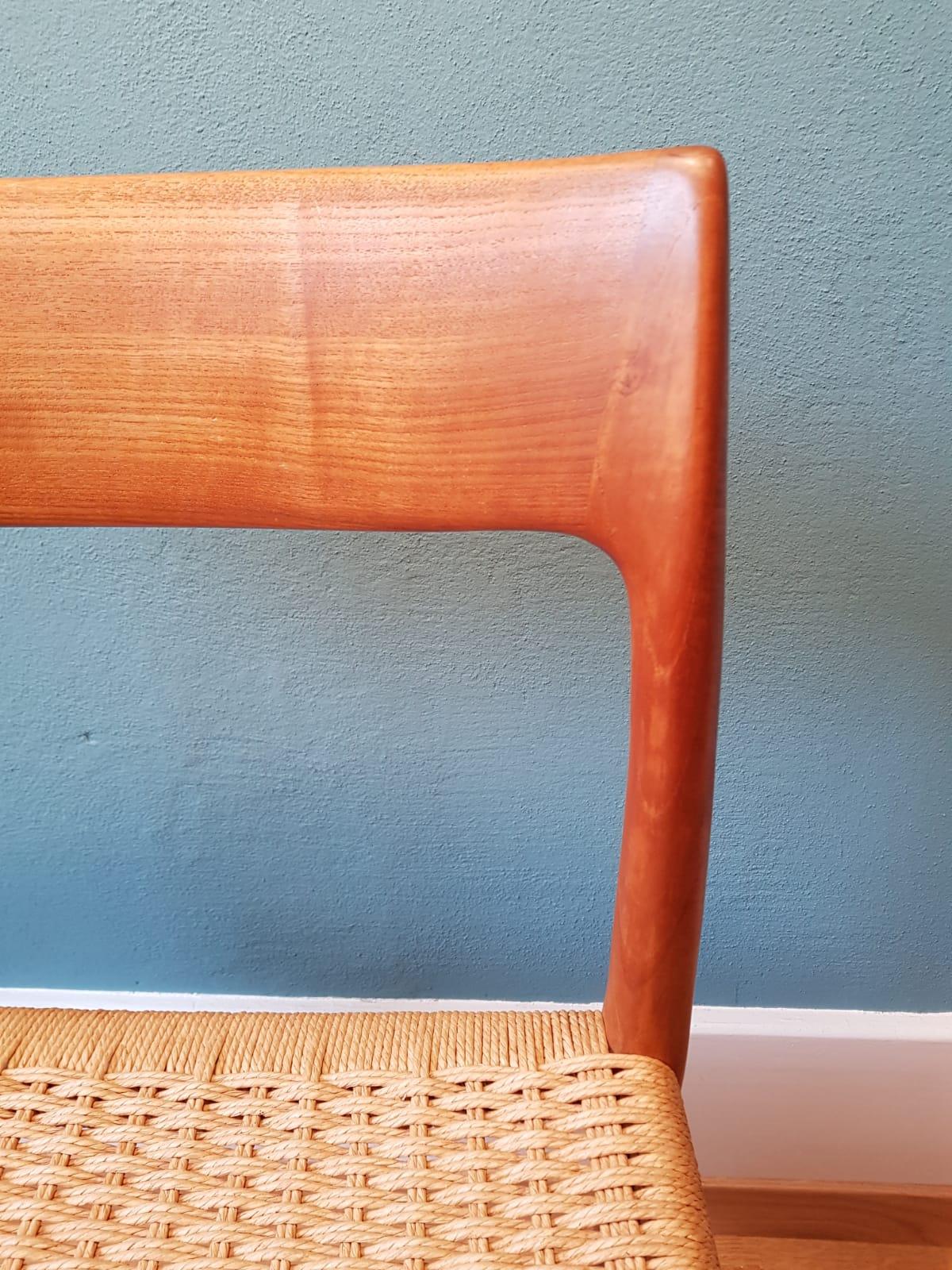 Made of solid teak, elegant and comfortable shape. The set is in a very good condition, the papercord seating is very stable and has no visible stains, almost perfect!
