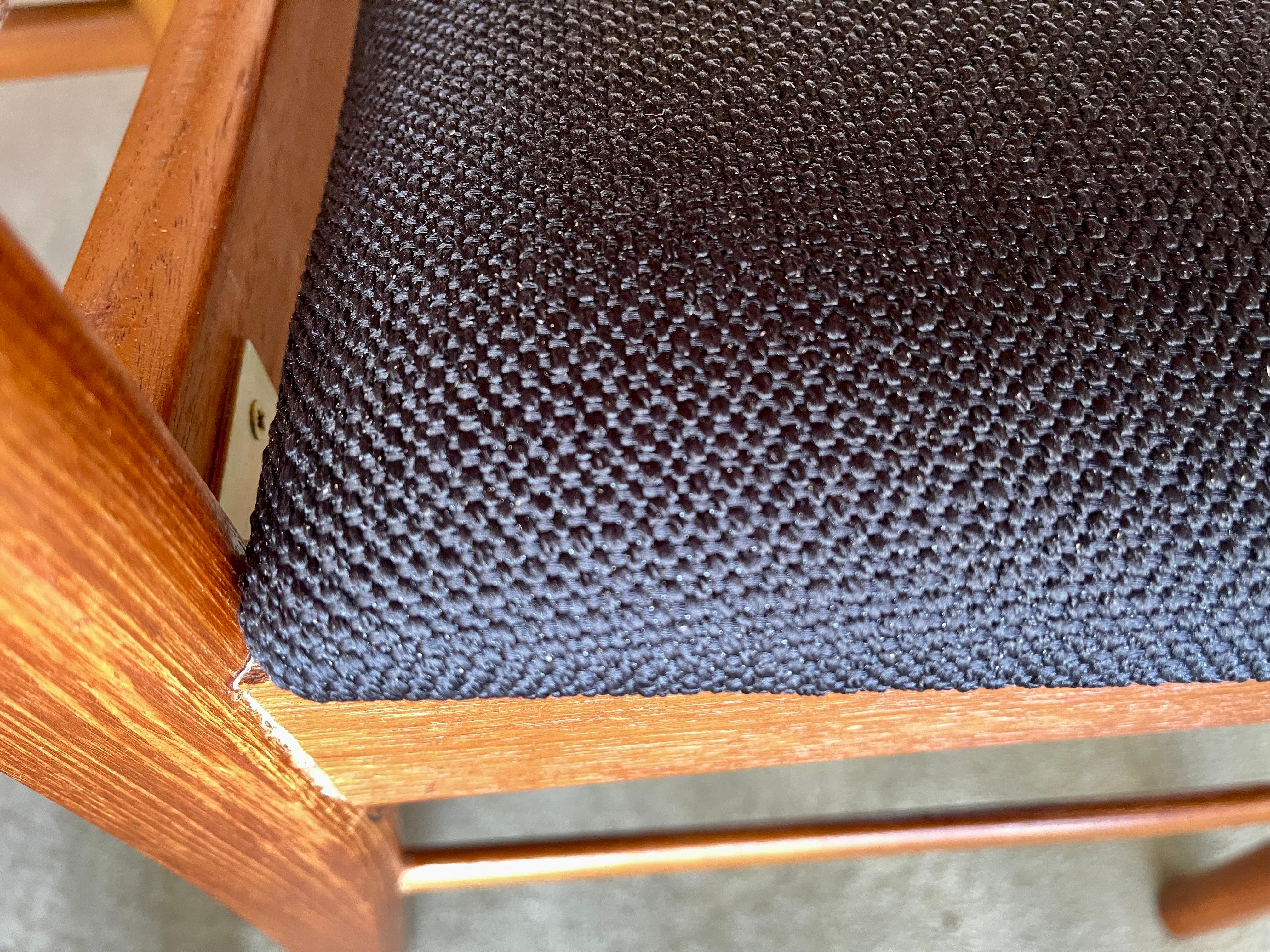 Sedie da pranzo in teak, set di 3, di Korup Stolefabrik, metà secolo, originali danesi in vendita 5
