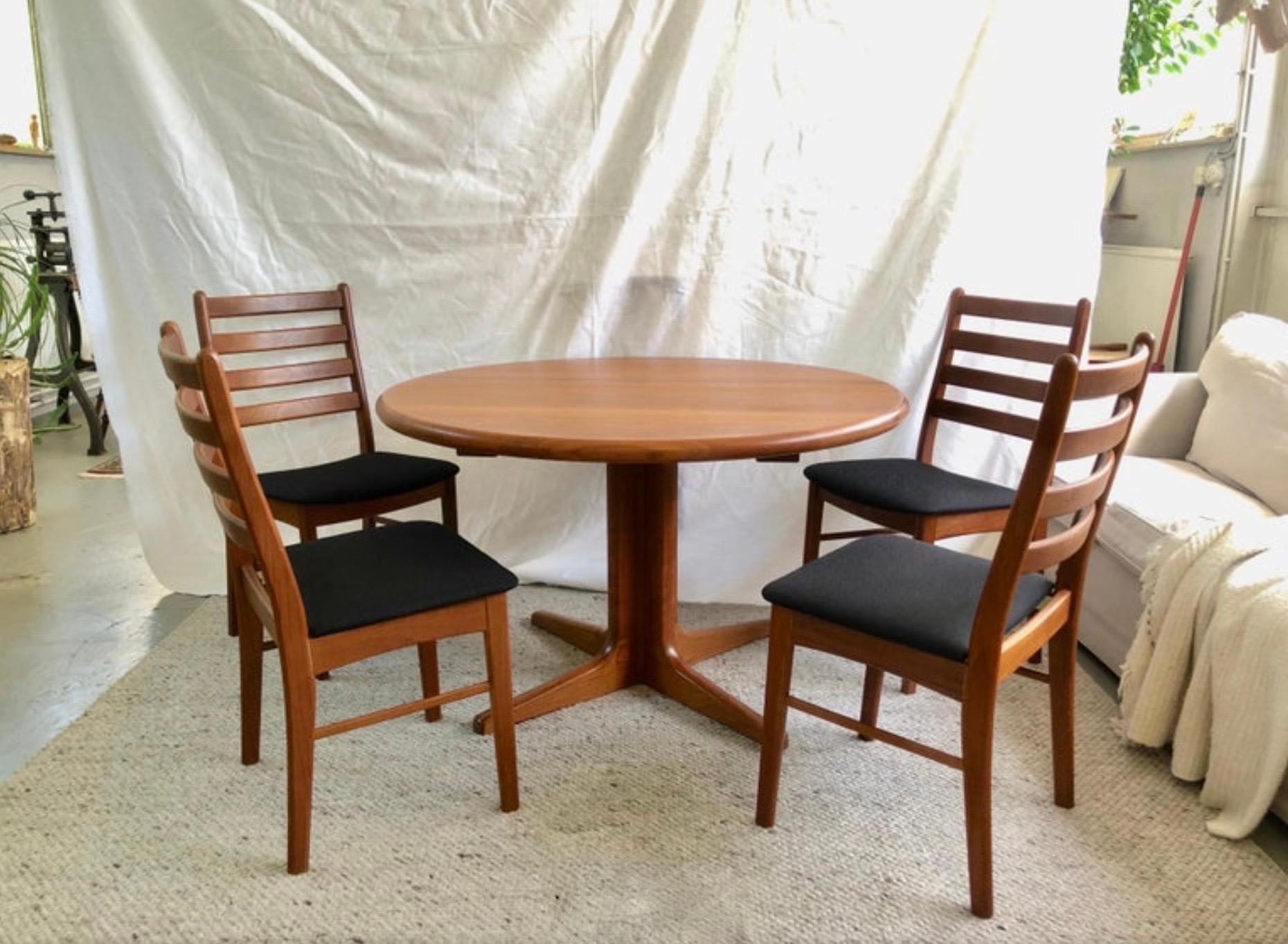 Mid-Century moderno Sedie da pranzo in teak, set di 3, di Korup Stolefabrik, metà secolo, originali danesi in vendita