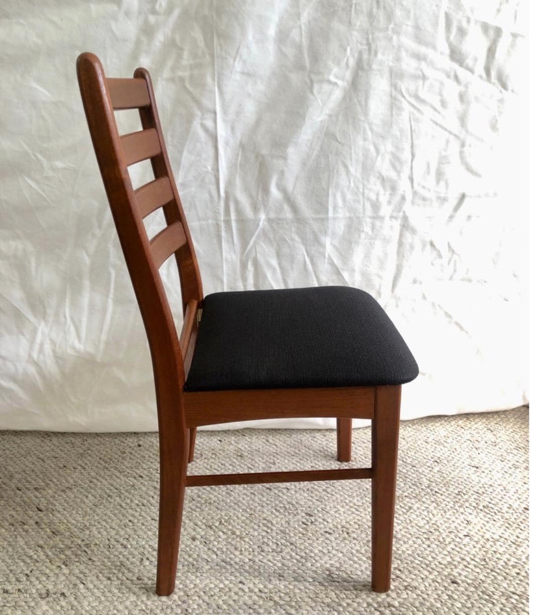 Fatto a mano Sedie da pranzo in teak, set di 3, di Korup Stolefabrik, metà secolo, originali danesi in vendita