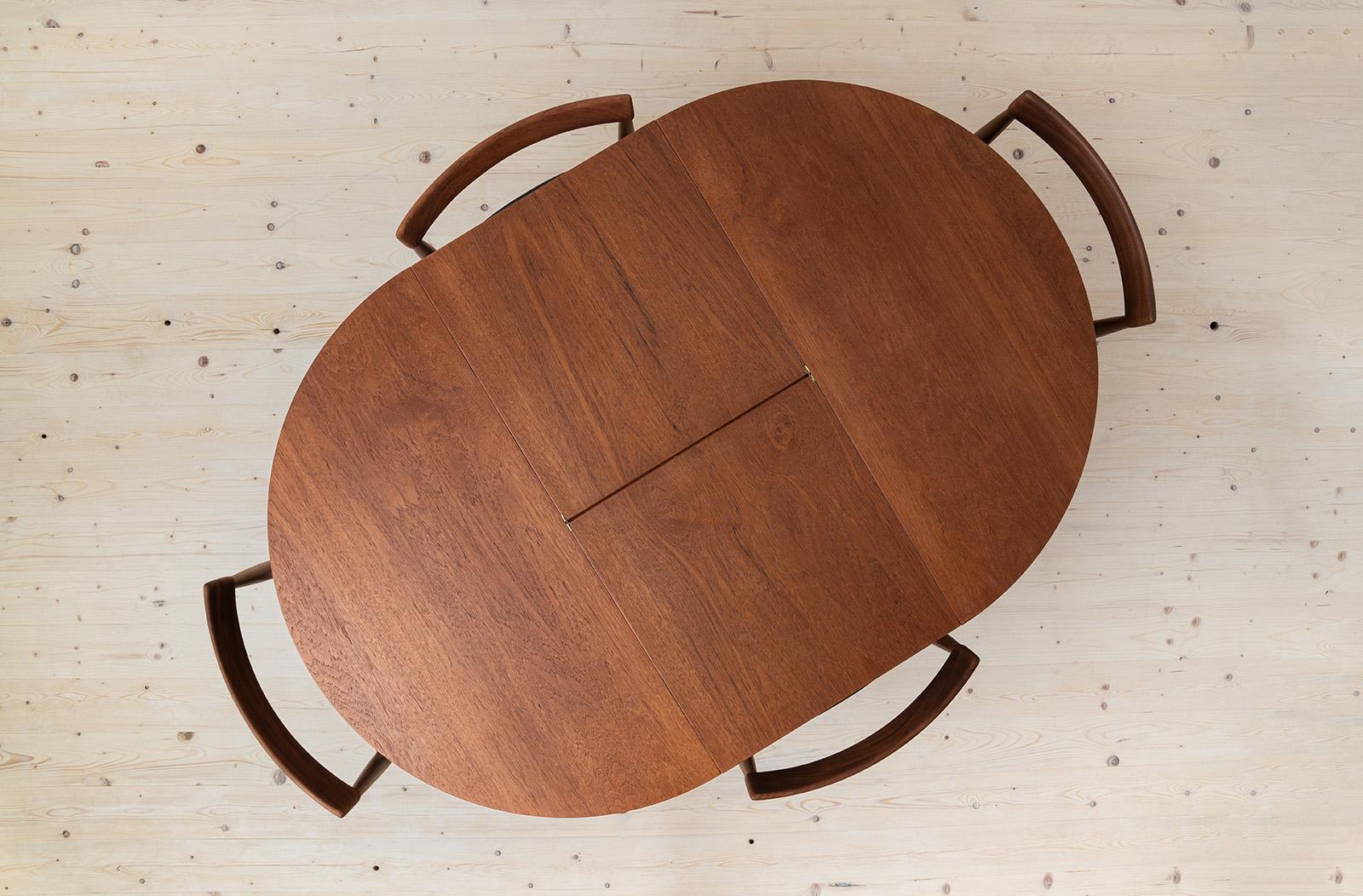 Esszimmer-Set aus Teakholz von Hans Olsen, 4 Stühle, runder Tisch, dänische Moderne, 1950er Jahre im Zustand „Gut“ in Wrocław, Poland