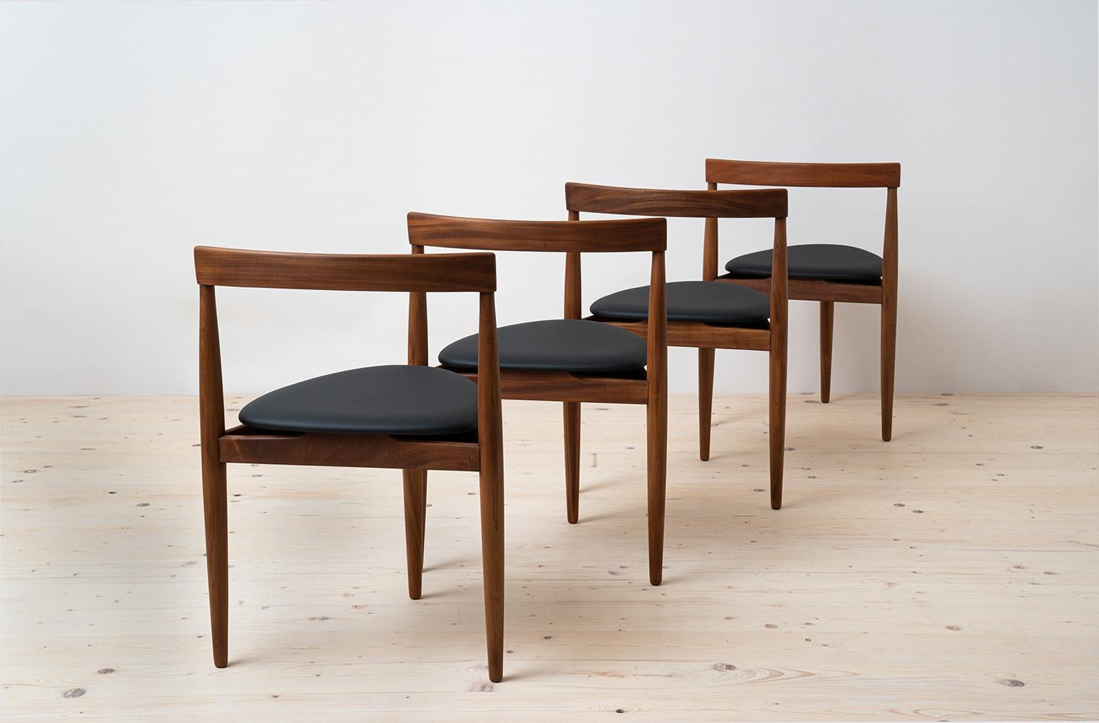 Esszimmer-Set aus Teakholz von Hans Olsen, 4 Stühle, runder Tisch, dänische Moderne, 1950er Jahre (Kunstleder)