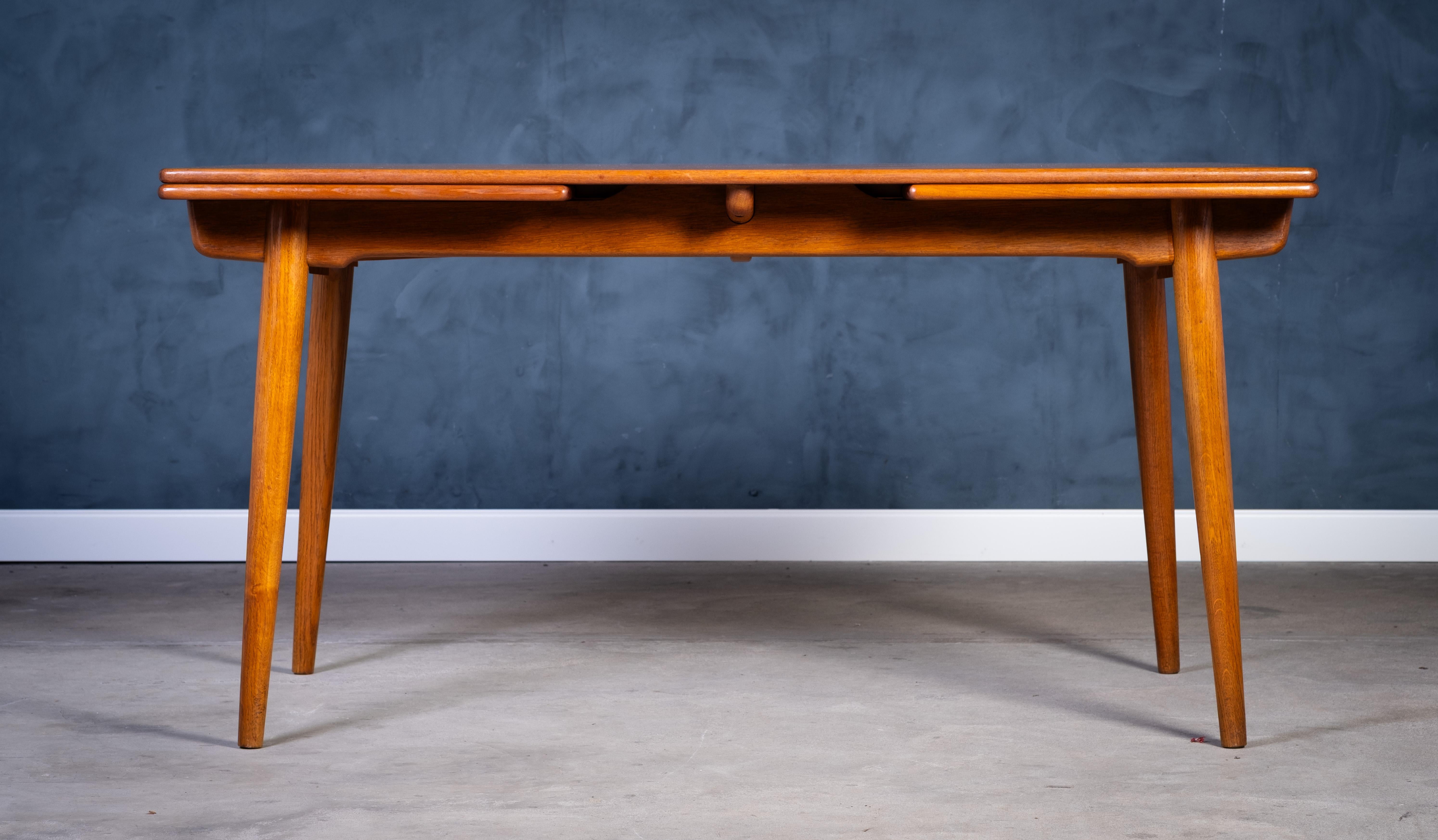 Mesa de comedor de teca AT-312 de Hans J. Wegner para Andres Tuck, años 50 en Excelente estado para la venta en Nørre Aaby, DK