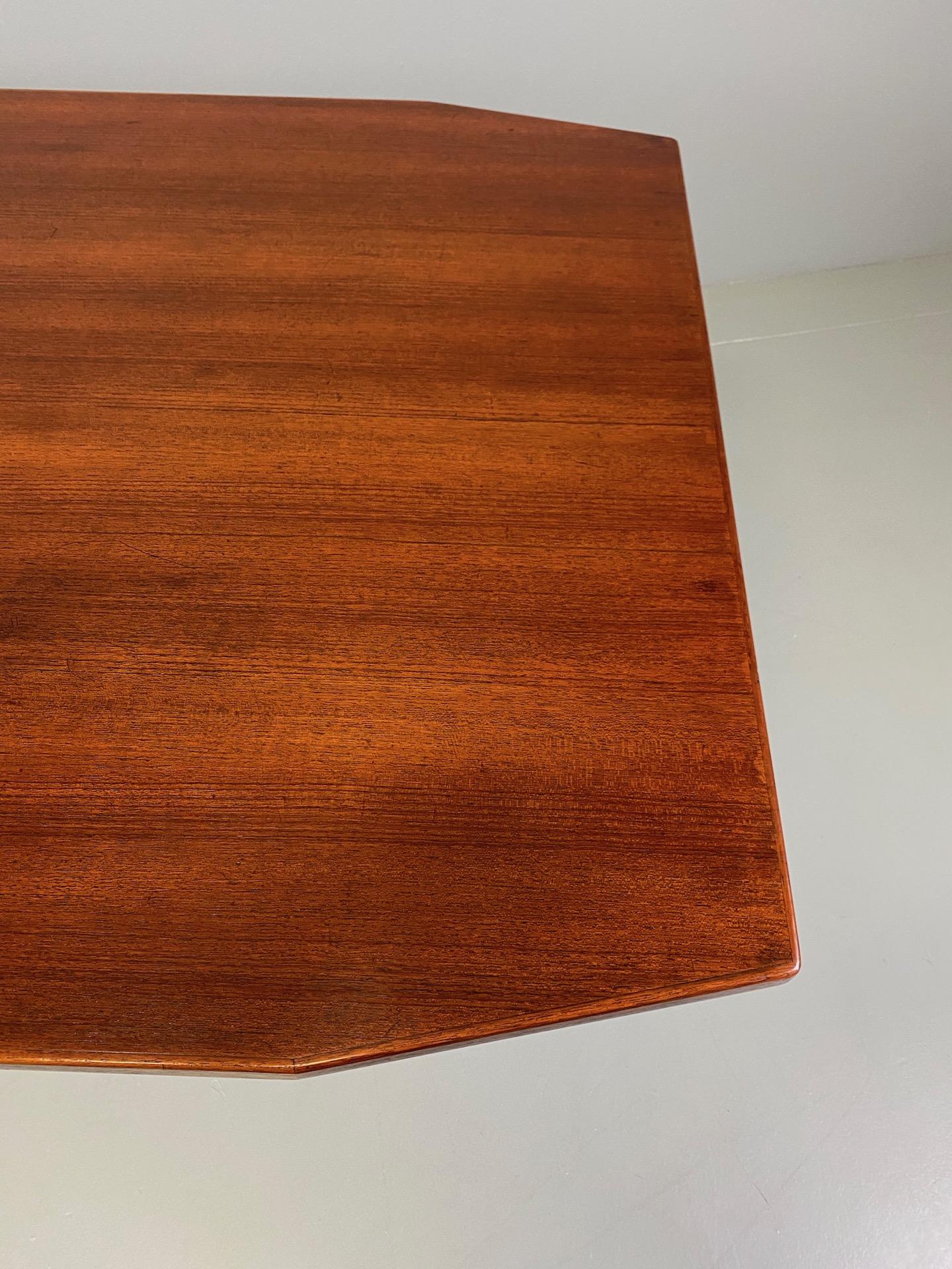 Teak Dining Table by Ilmari Tapiovaara for La Permanente Cantù, 1960s For Sale 4