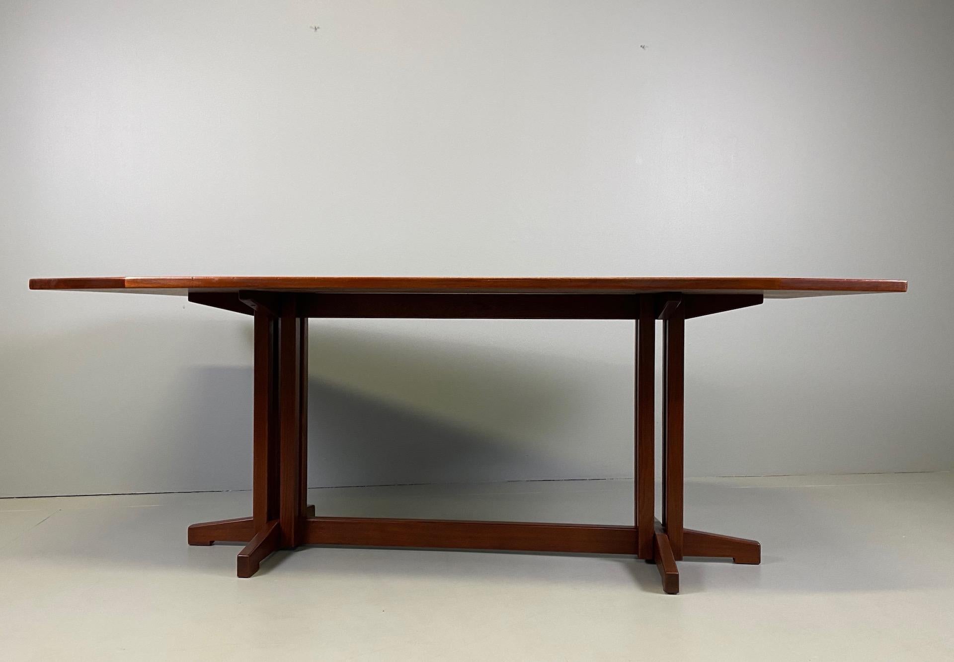 Mid-Century Modern Teak Dining Table by Ilmari Tapiovaara for La Permanente Cantù, 1960s For Sale