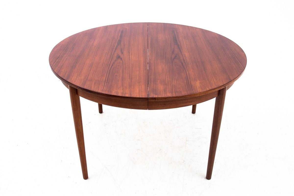 Teak table, Denmark, 1960s
Very good condition, after professional renovation.
Wood: teak
dimensions: height 70 cm, diameter 118 cm long after unfolding 214 cm.

 