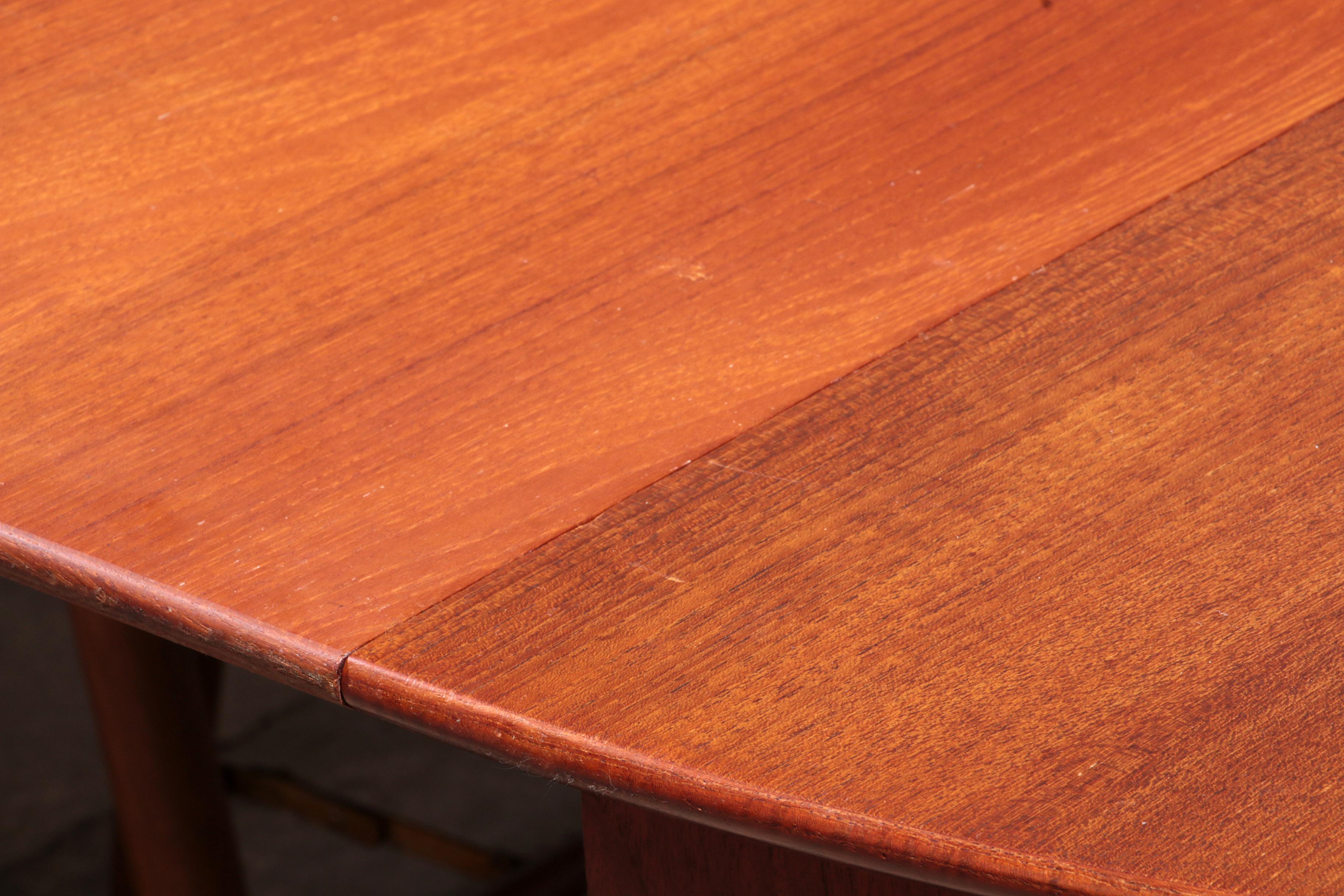 Teak Dining Table from the 1960s by Henning Kjærnulf Model 62 For Sale 7