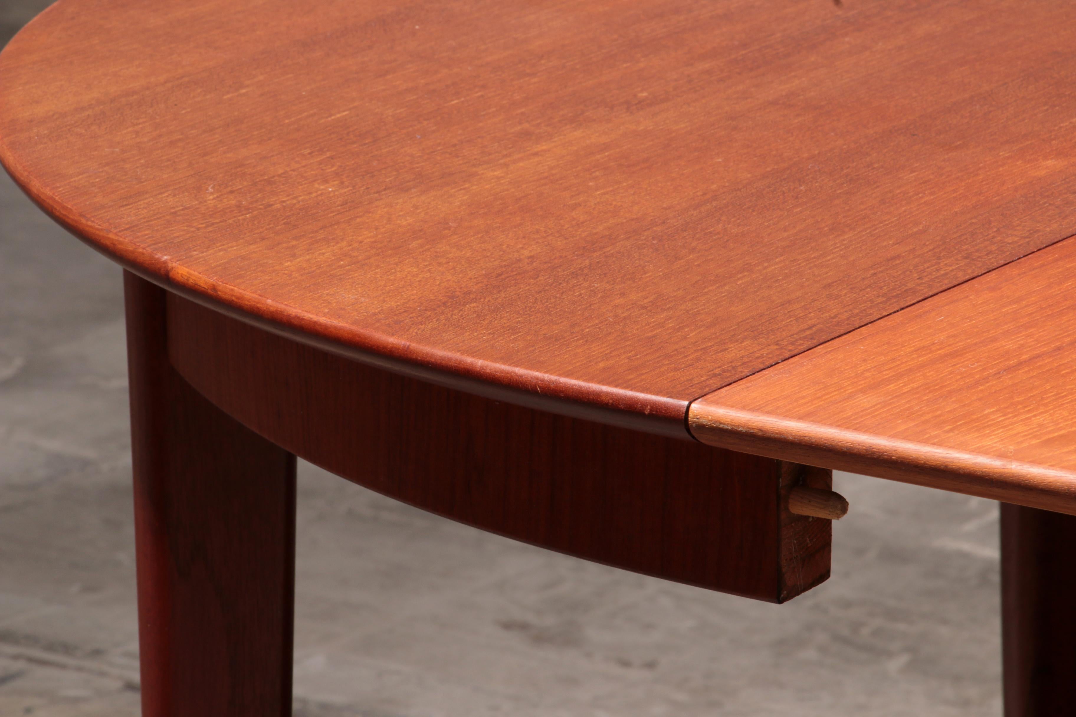 Teak Dining Table from the 1960s by Henning Kjærnulf Model 62 For Sale 10