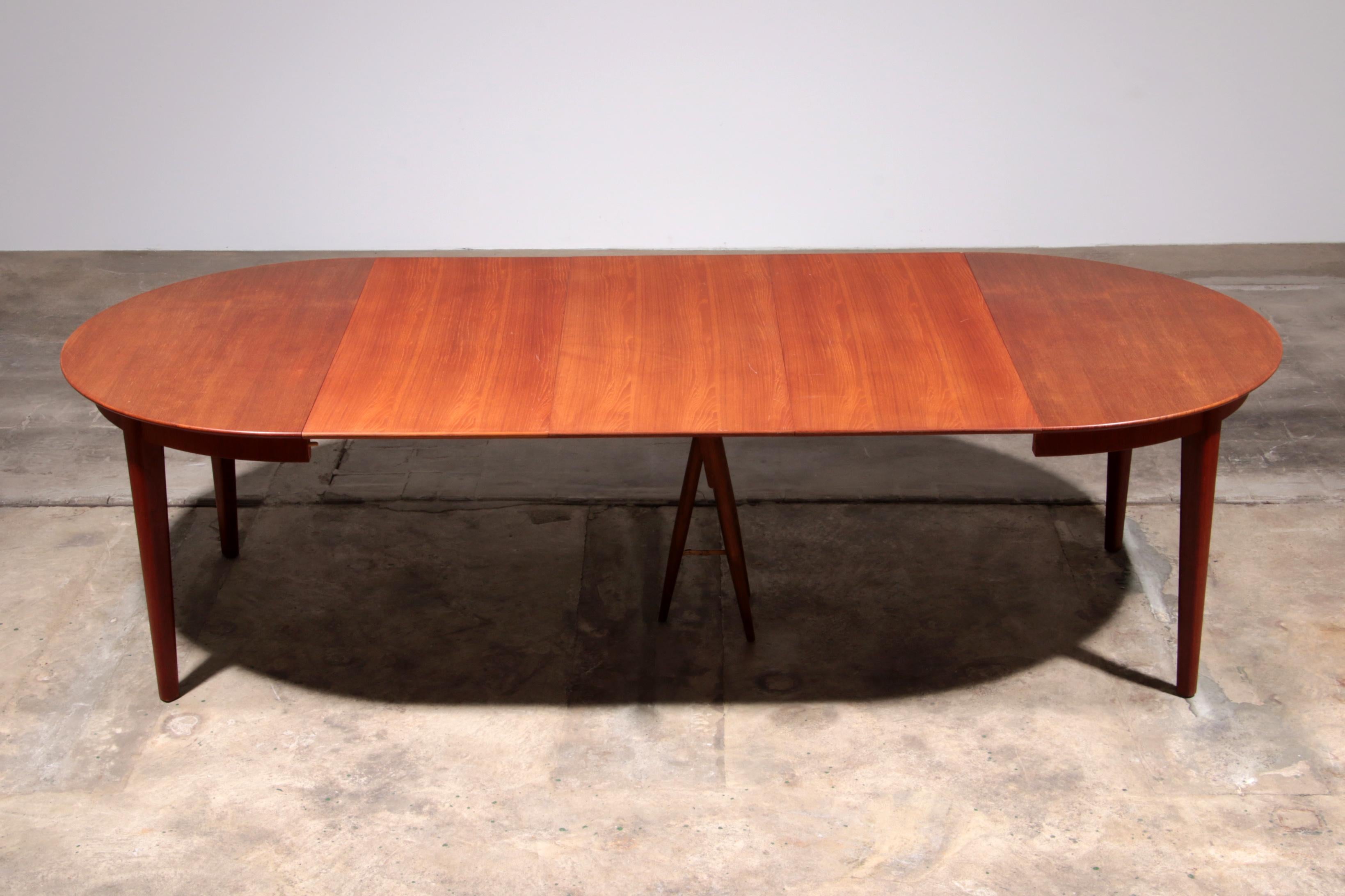Teak Dining Table from the 1960s by Henning Kjærnulf Model 62 For Sale 2