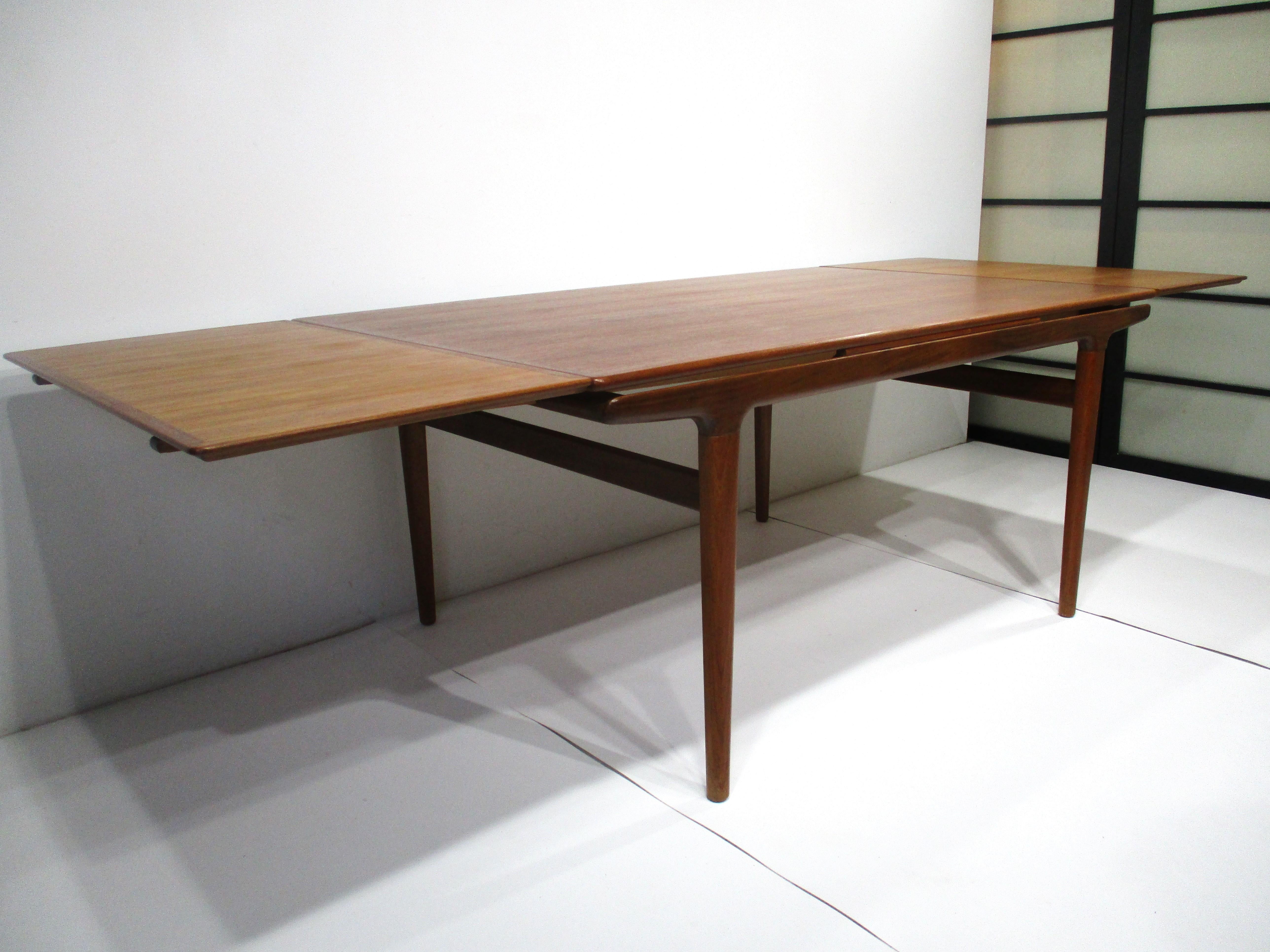 Teak Dining Table w/ Pullout Expandable Leaves by Niels Moller Denmark  For Sale 4