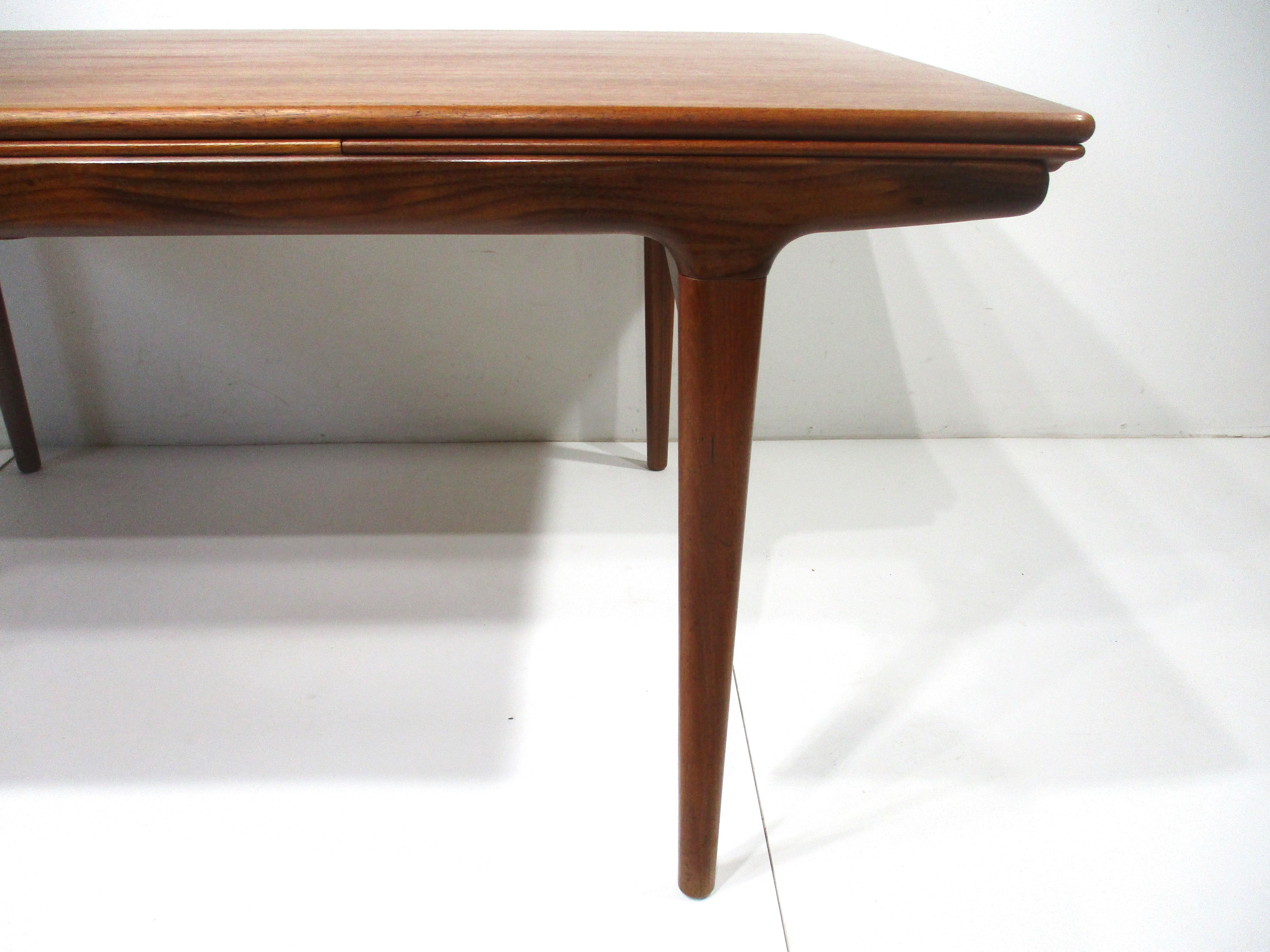 Teak Dining Table w/ Pullout Expandable Leaves by Niels Moller Denmark  In Good Condition For Sale In Cincinnati, OH