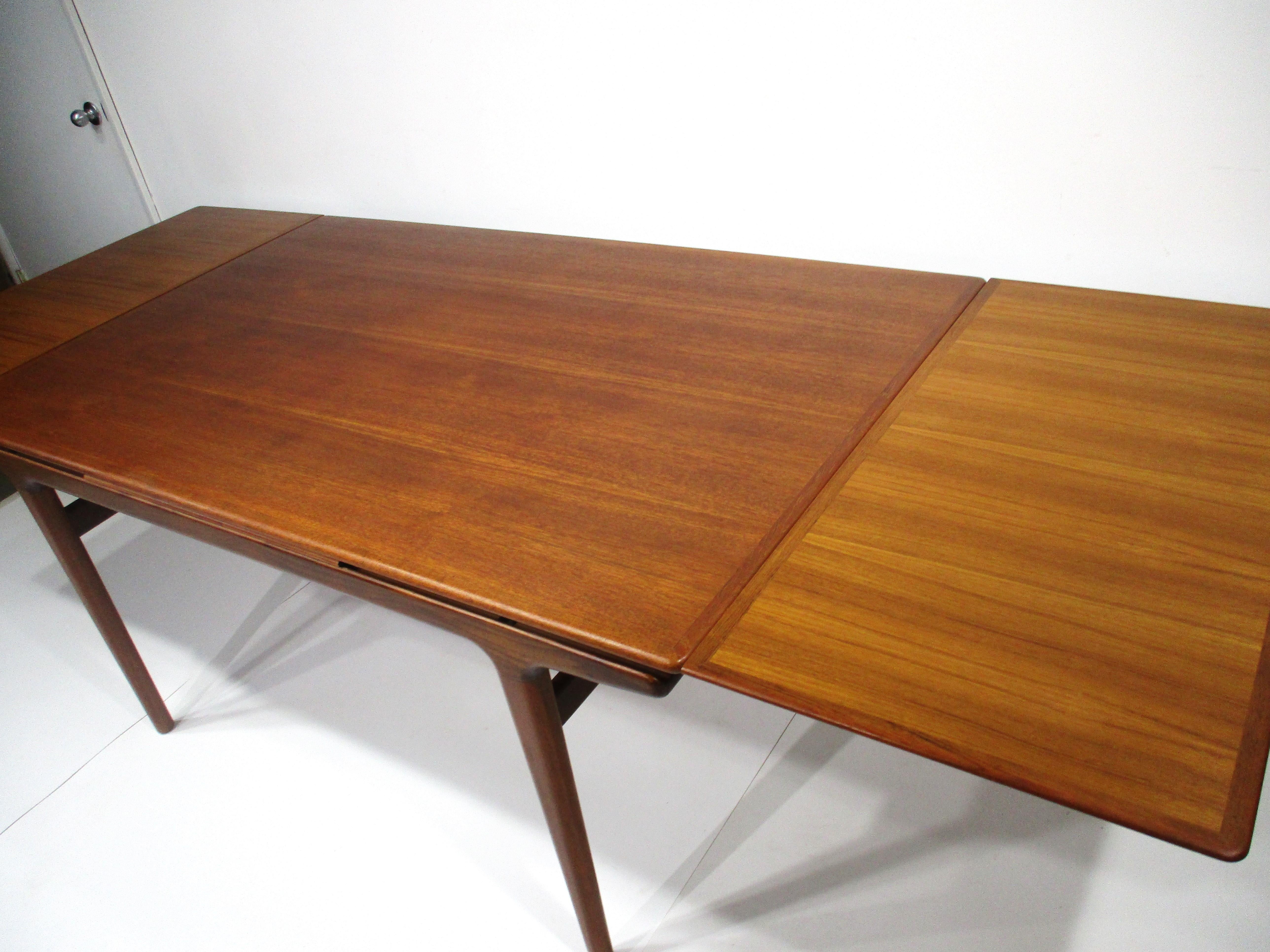 Teak Dining Table w/ Pullout Expandable Leaves by Niels Moller Denmark  For Sale 2