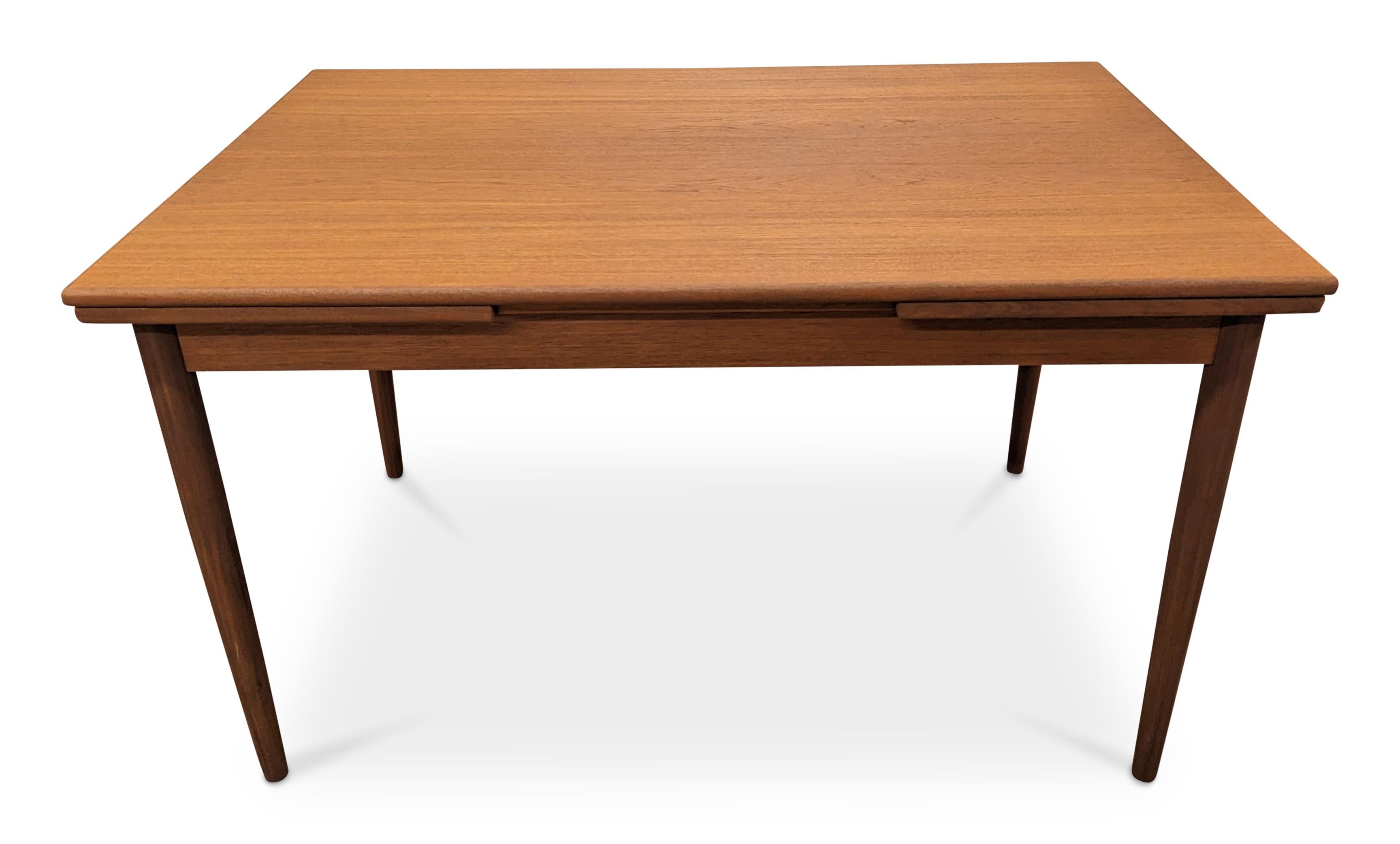Teak Dining Table w Two Hidden Leaves - 022428 Vintage Danish Modern In Good Condition For Sale In Jersey City, NJ