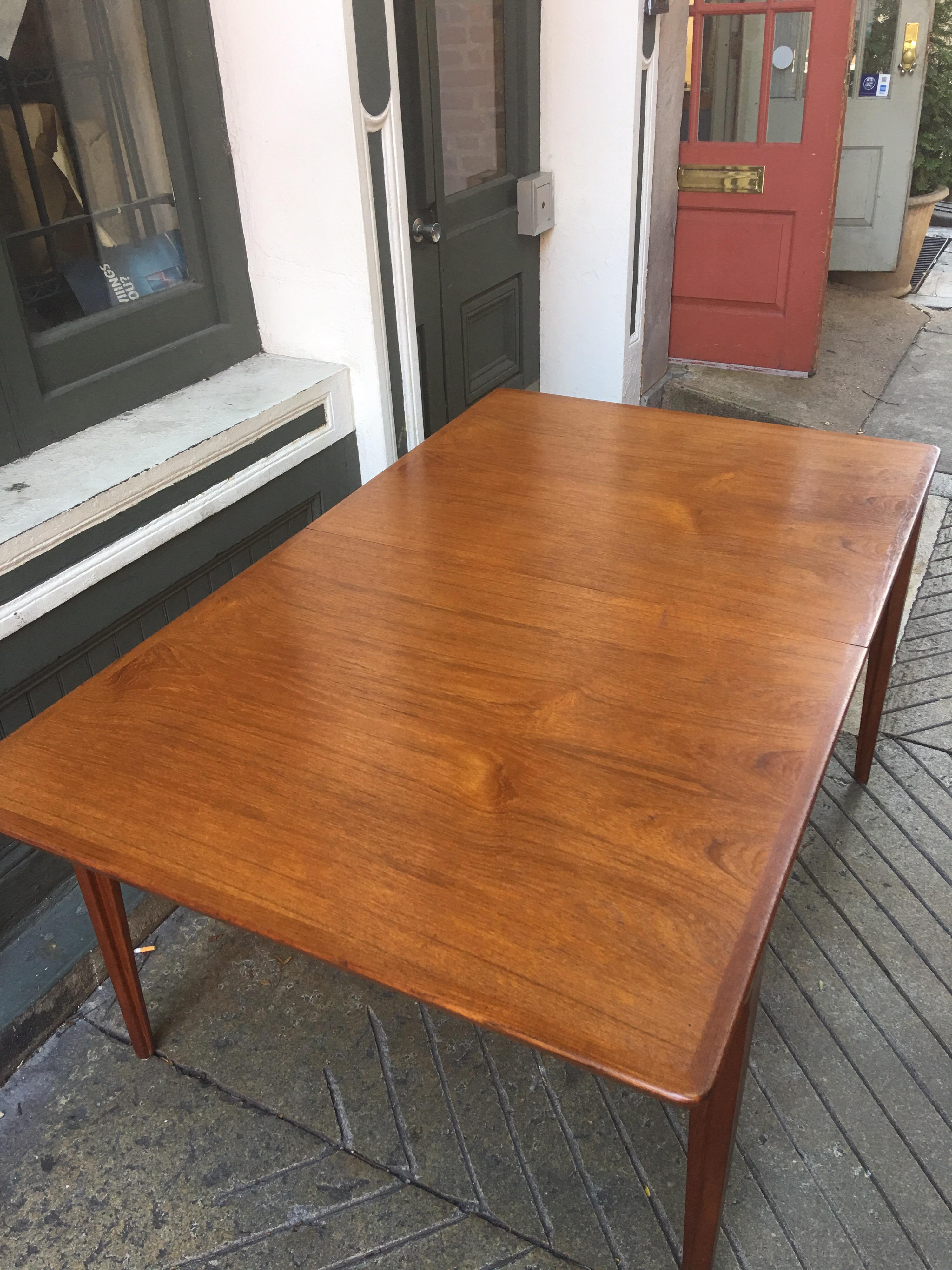 Mid-20th Century Teak Dining Table with 2 Leaves
