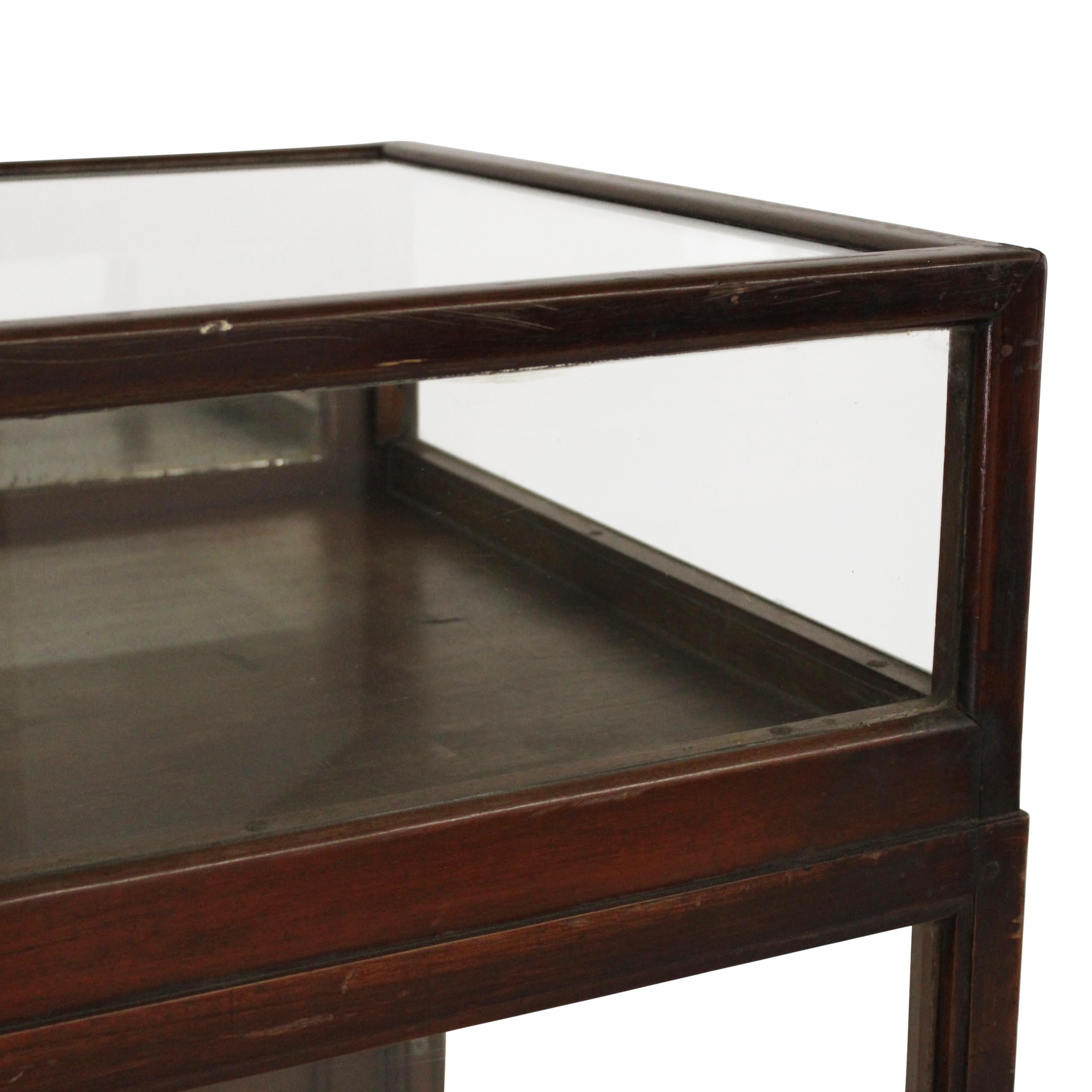 Teak Display Counter In Good Condition For Sale In West Hollywood, CA