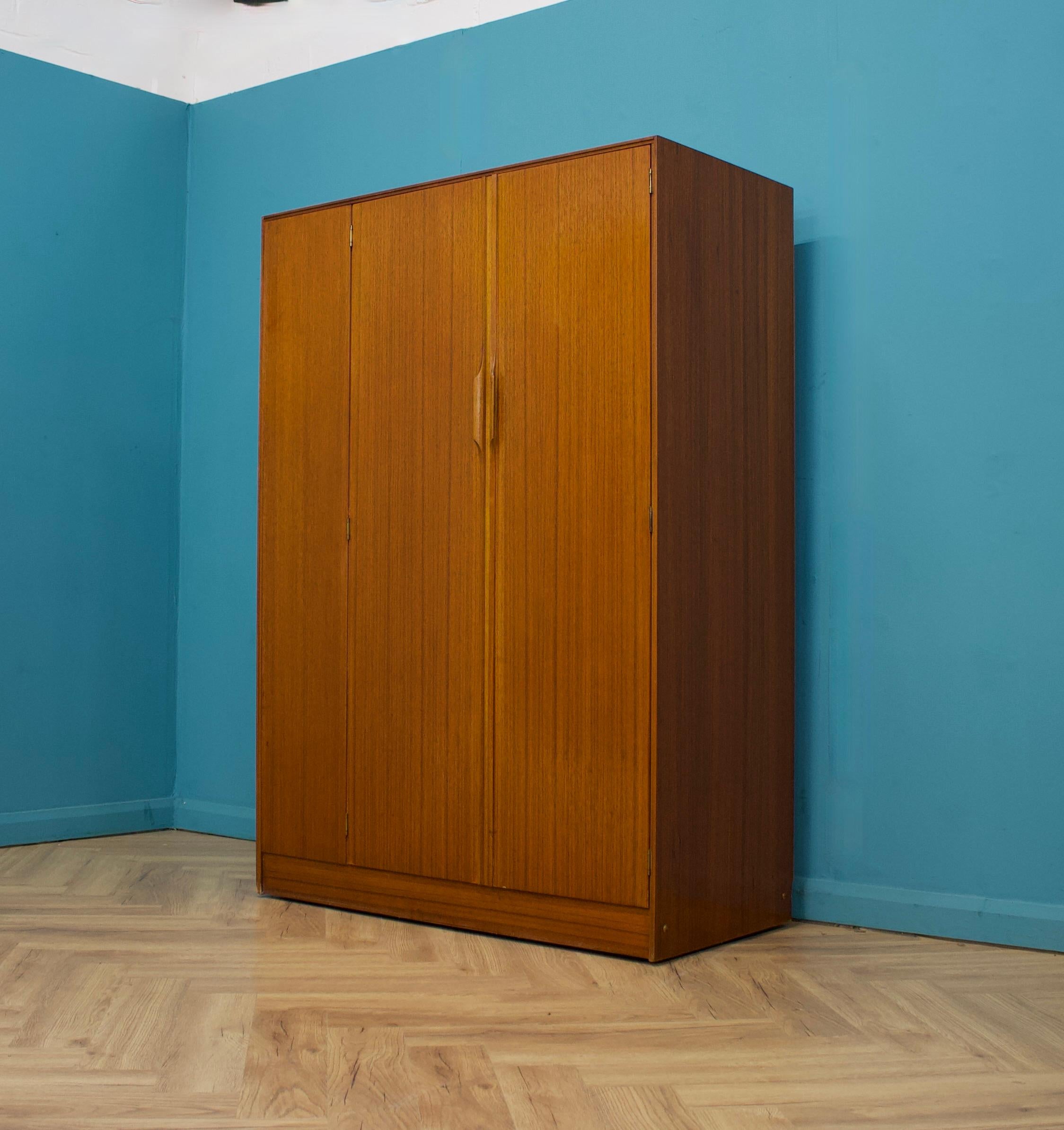 Teak Double Wardrobe from Austinsuite, 1960s In Good Condition For Sale In South Shields, GB